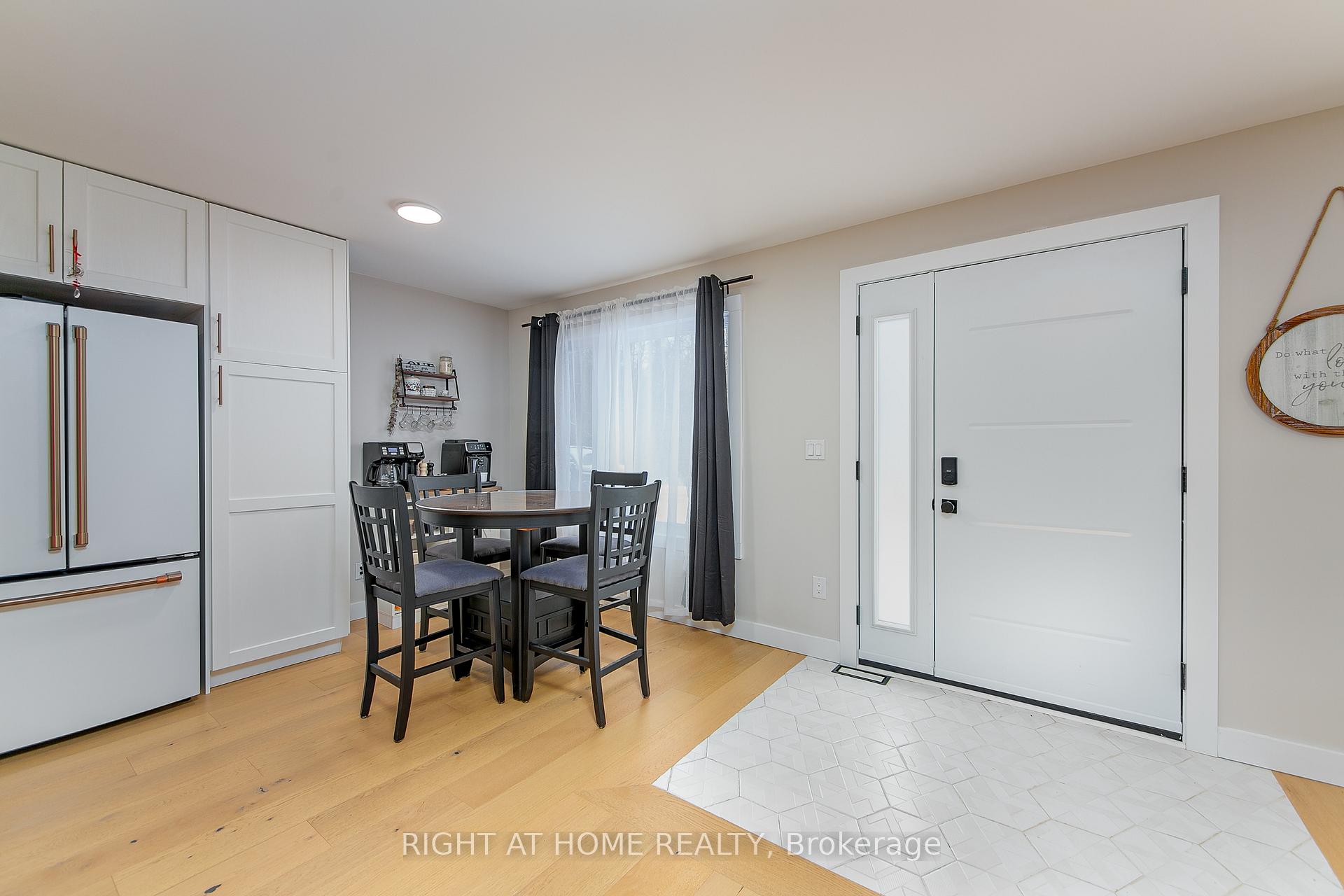 Photo 4 of 1050 Emily Street, Innisfil, Lefroy — HOMEH