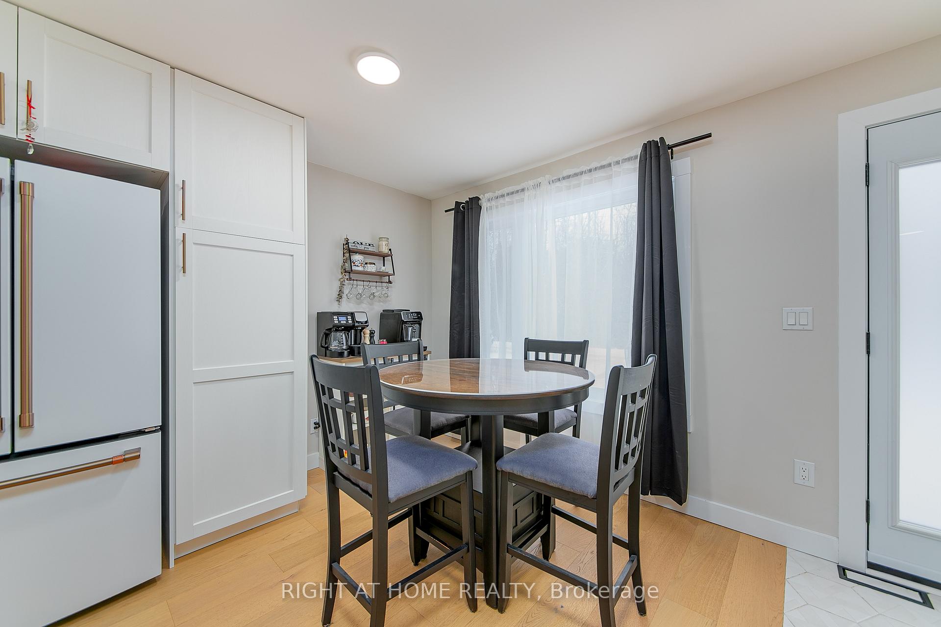 Photo 10 of 1050 Emily Street, Innisfil, Lefroy — HOMEH