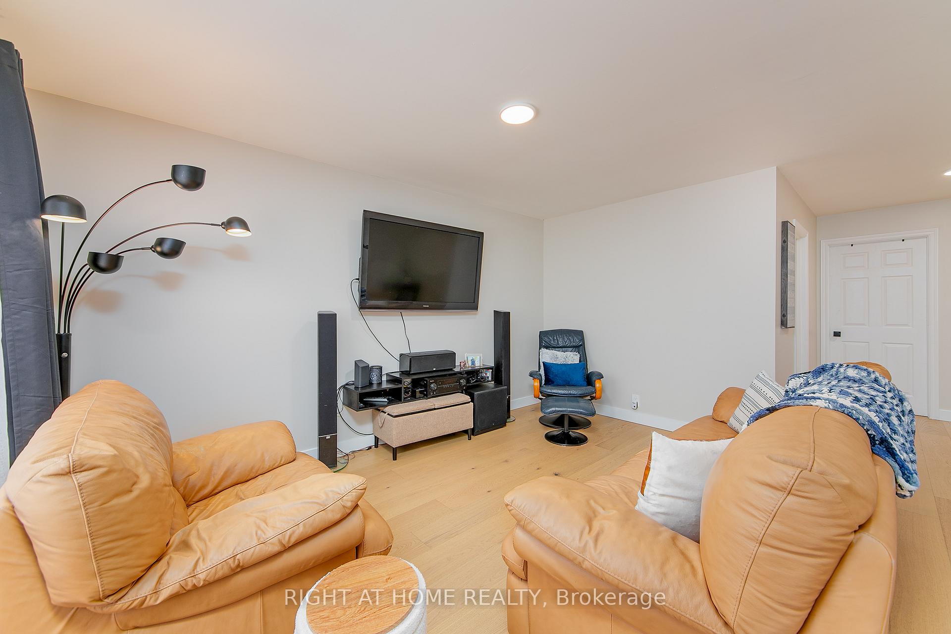 Photo 12 of 1050 Emily Street, Innisfil, Lefroy — HOMEH