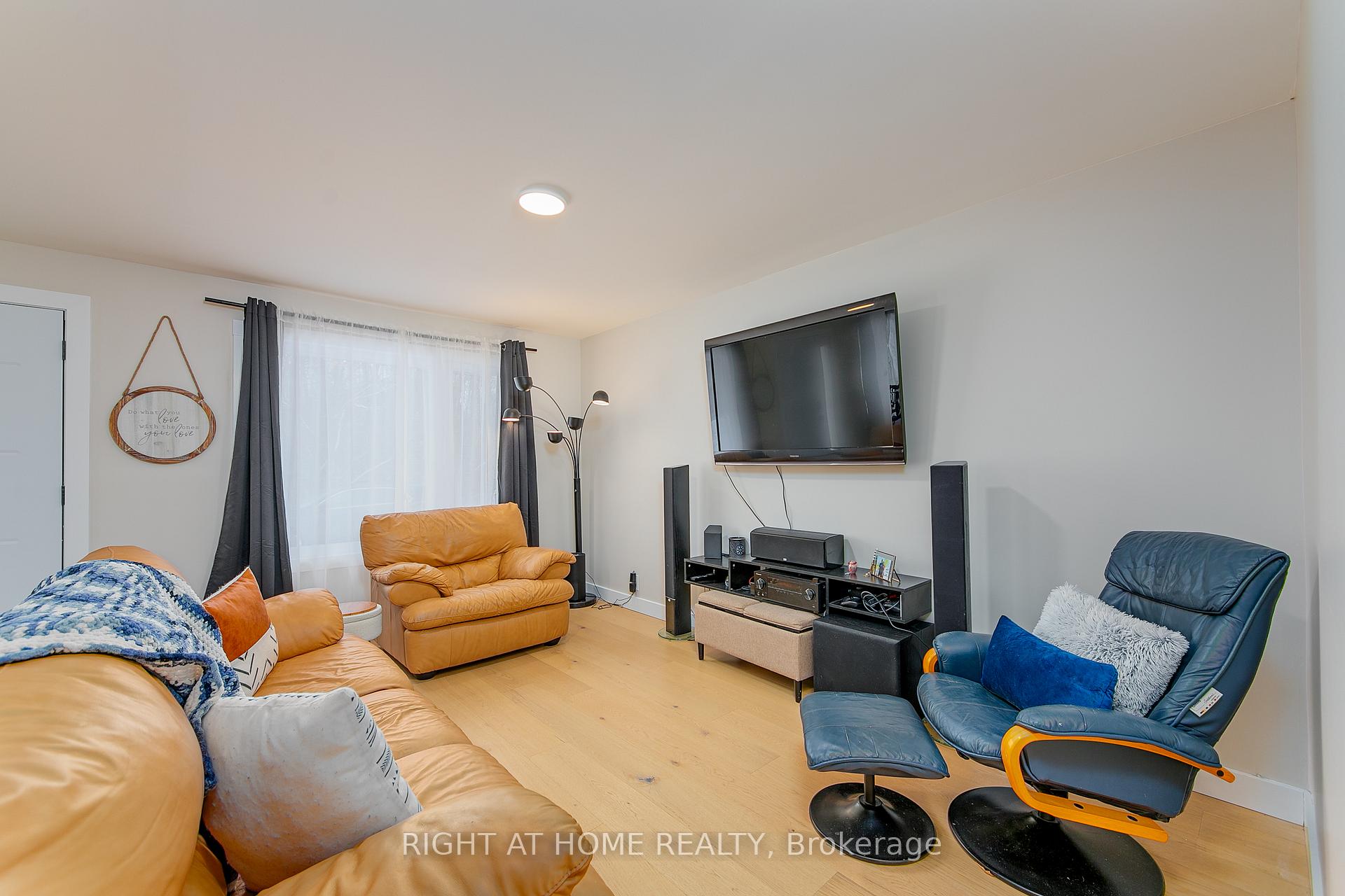 Photo 13 of 1050 Emily Street, Innisfil, Lefroy — HOMEH