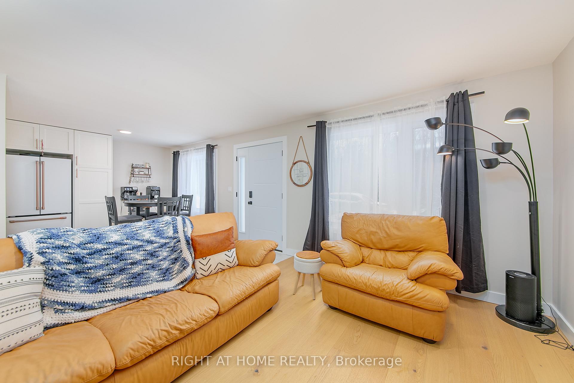Photo 14 of 1050 Emily Street, Innisfil, Lefroy — HOMEH