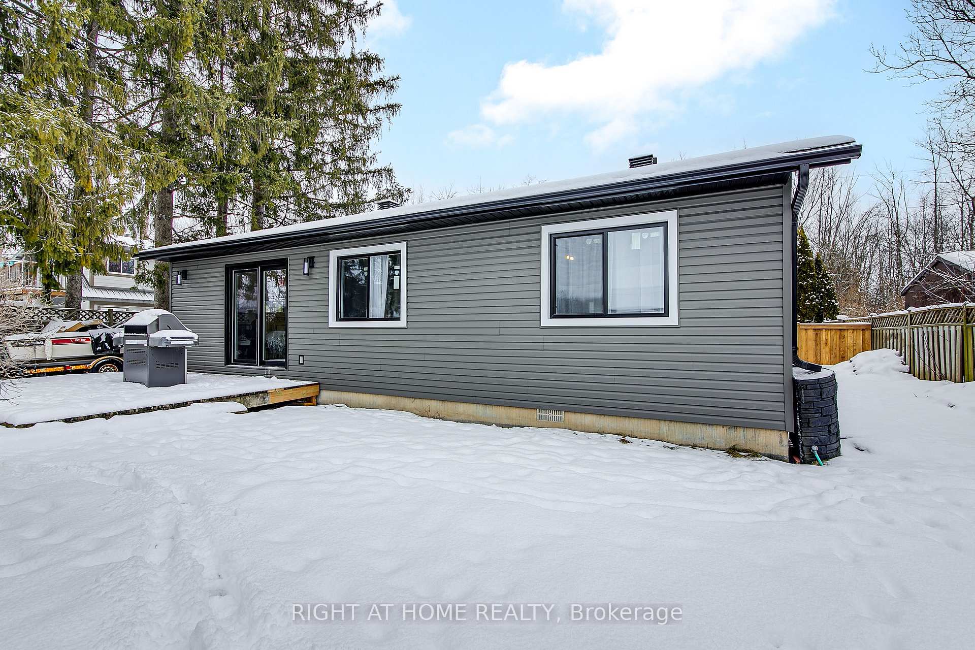 Photo 23 of 1050 Emily Street, Innisfil, Lefroy — HOMEH