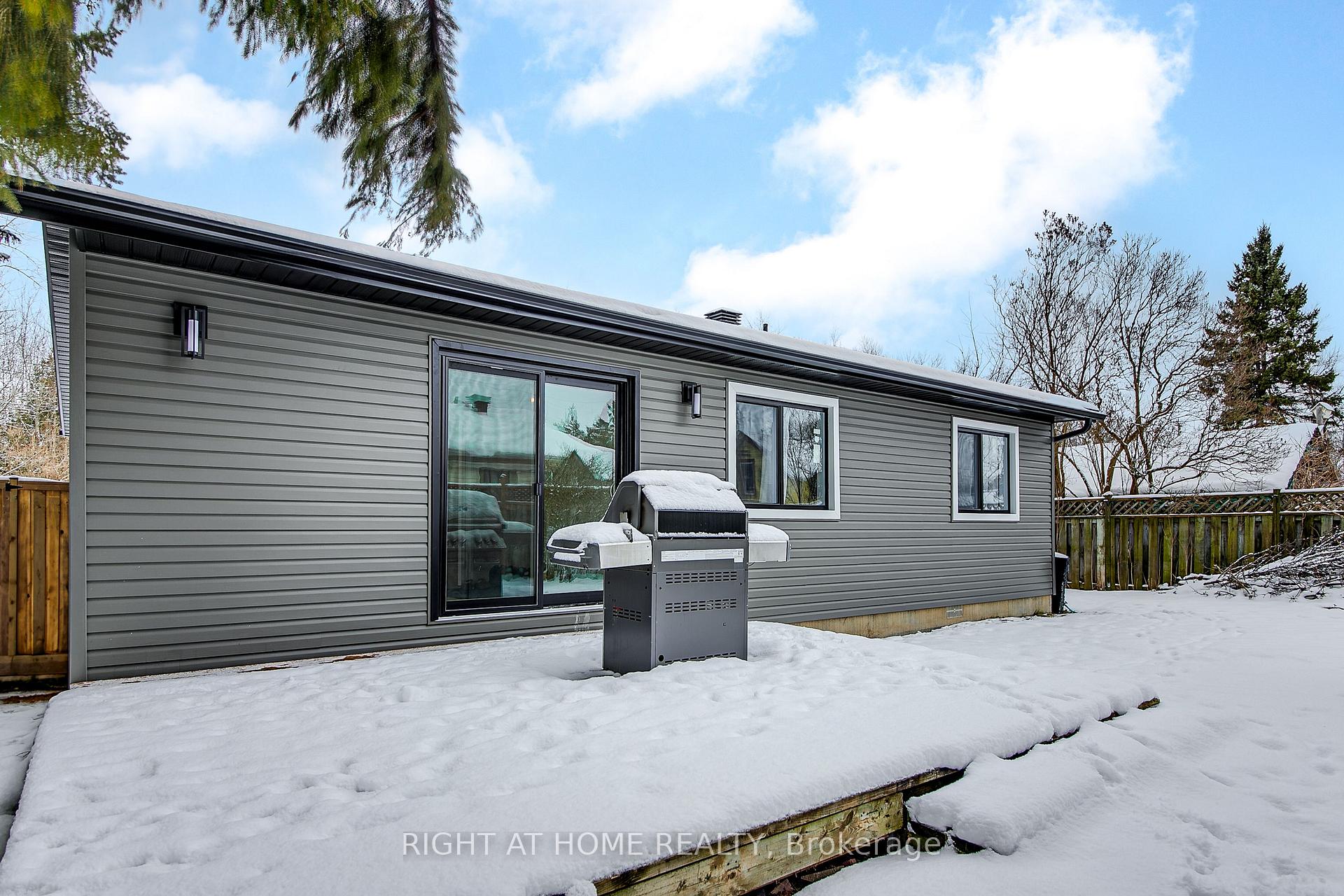Photo 24 of 1050 Emily Street, Innisfil, Lefroy — HOMEH