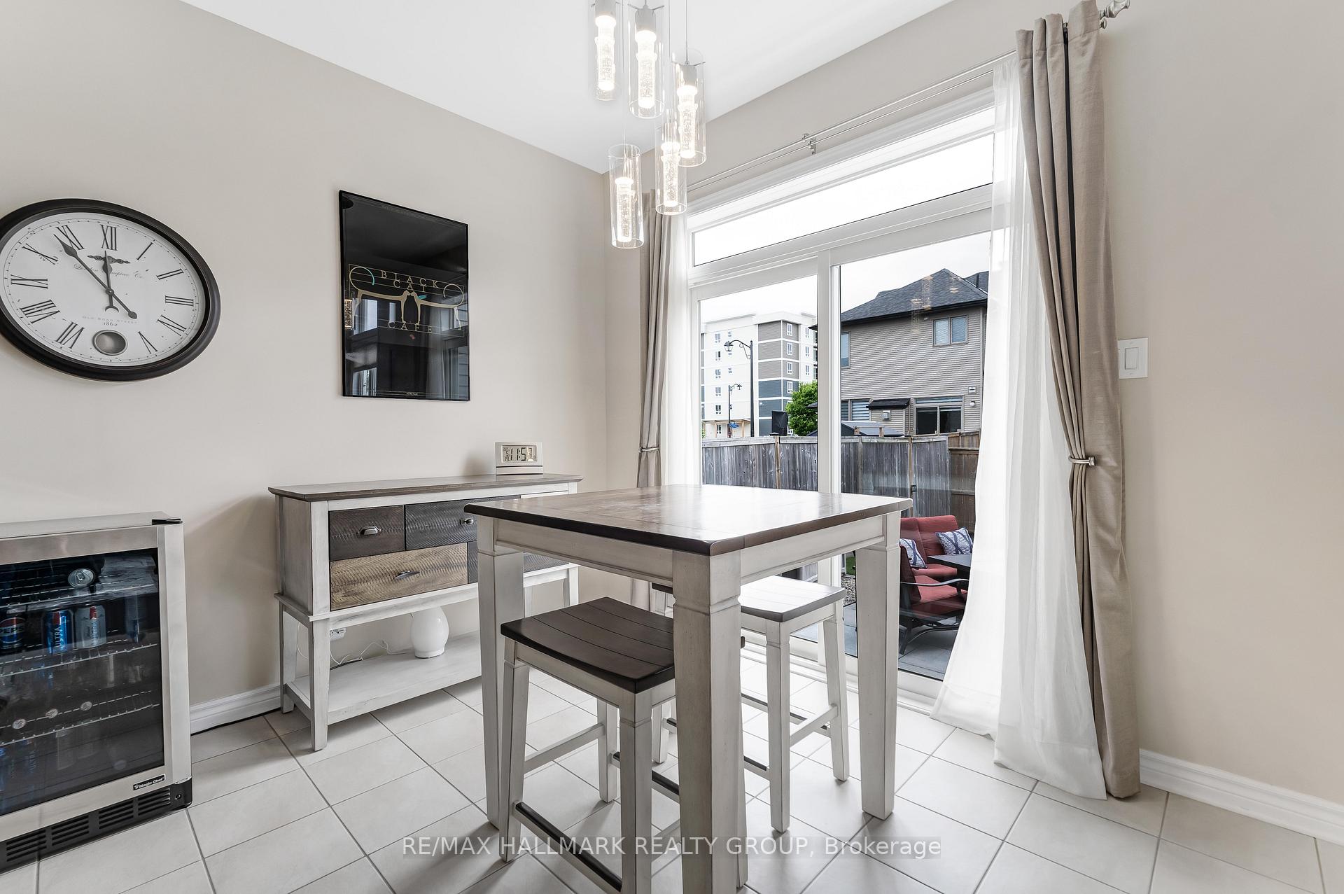Photo 13 of 65 Ginseng Terrace, Ottawa, Kanata - Emerald Meadows/Trailwest — HOMEH