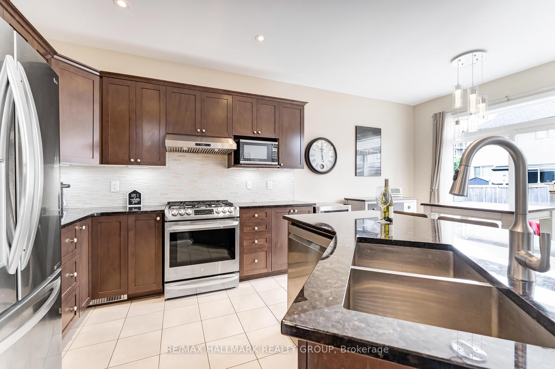 Photo 20 of 65 Ginseng Terrace, Ottawa, Kanata - Emerald Meadows/Trailwest — HOMEH