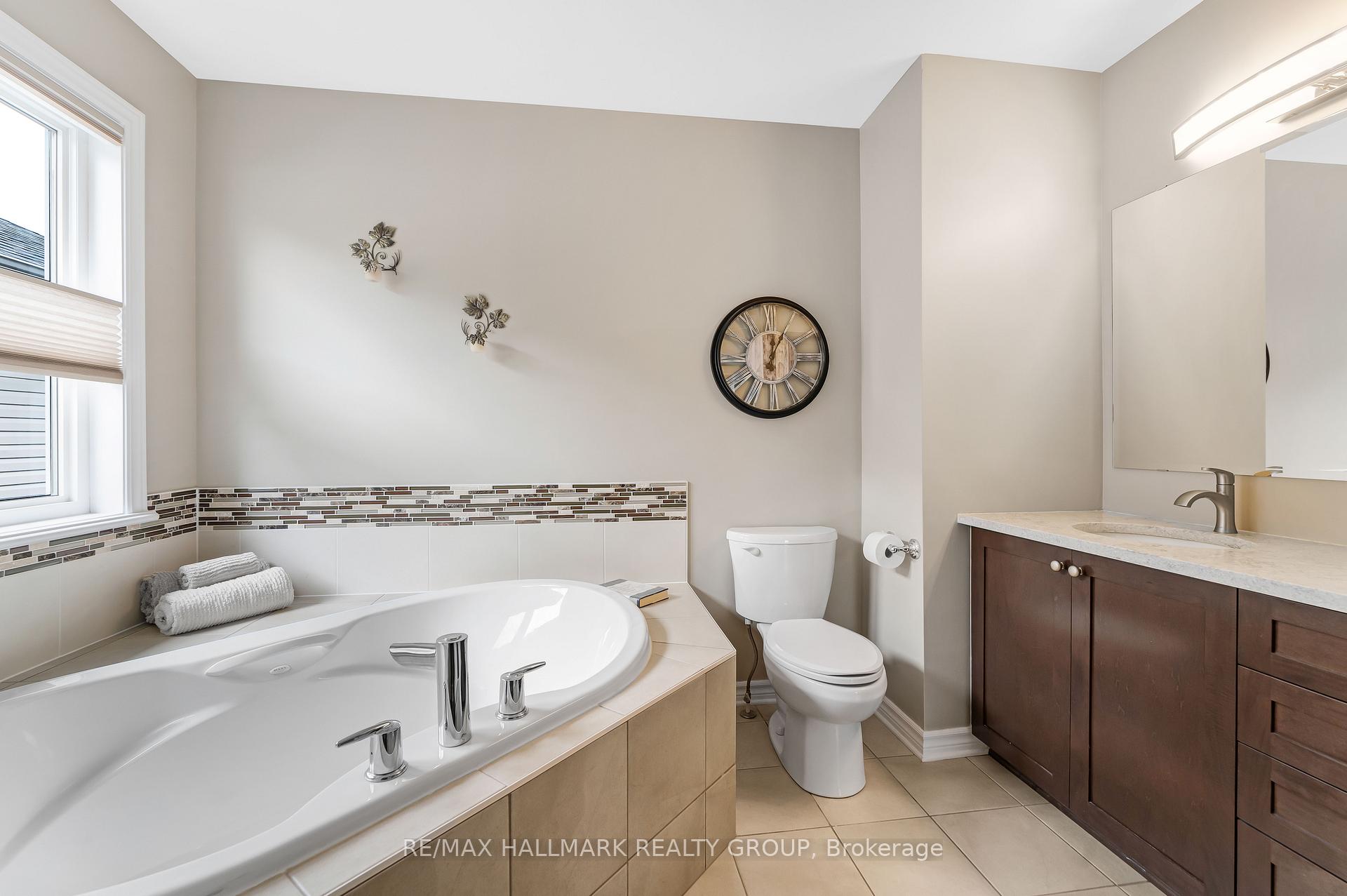 Photo 32 of 65 Ginseng Terrace, Ottawa, Kanata - Emerald Meadows/Trailwest — HOMEH