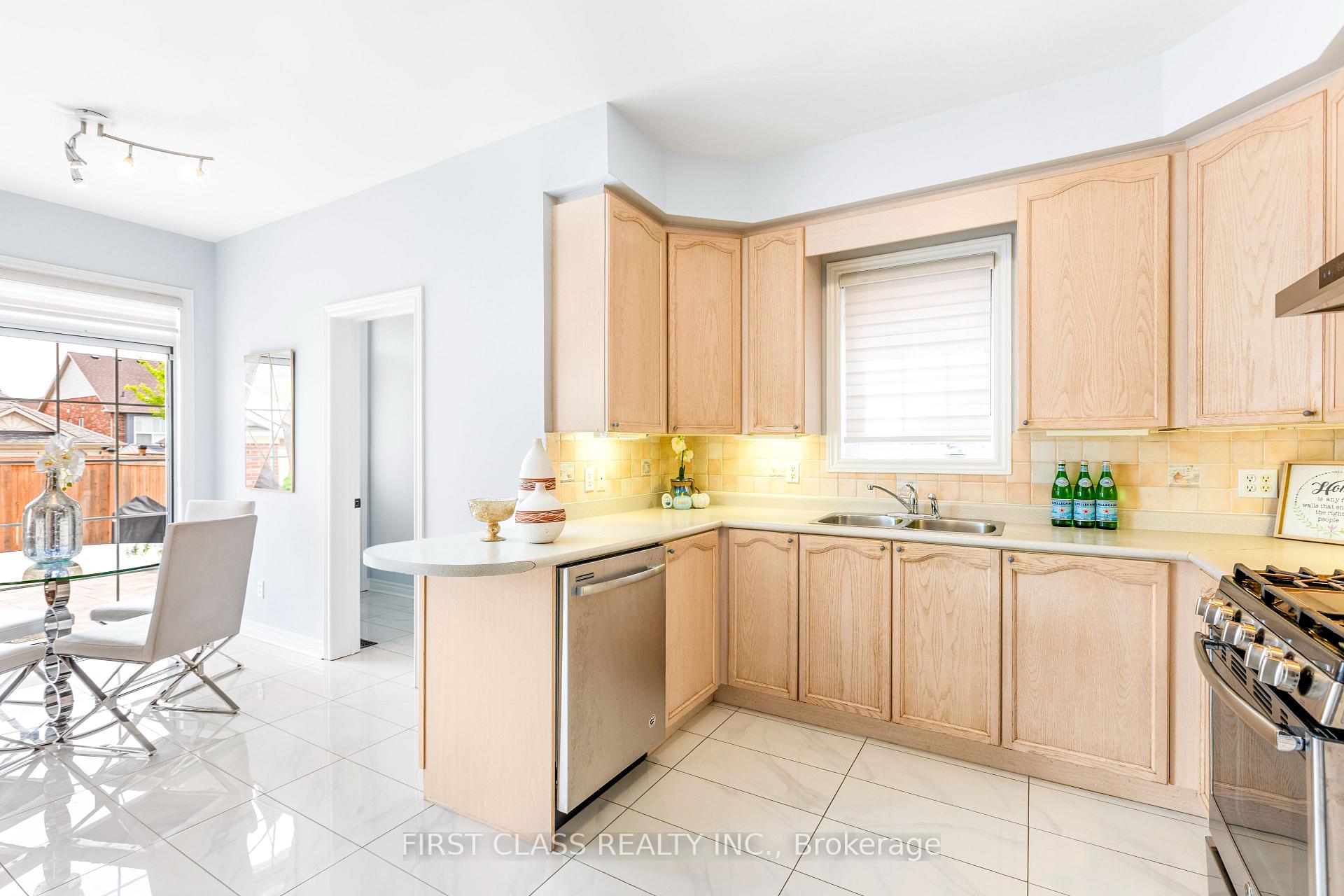 Photo 11 of 31 Donald Sim Avenue, Markham, Cornell — HOMEH