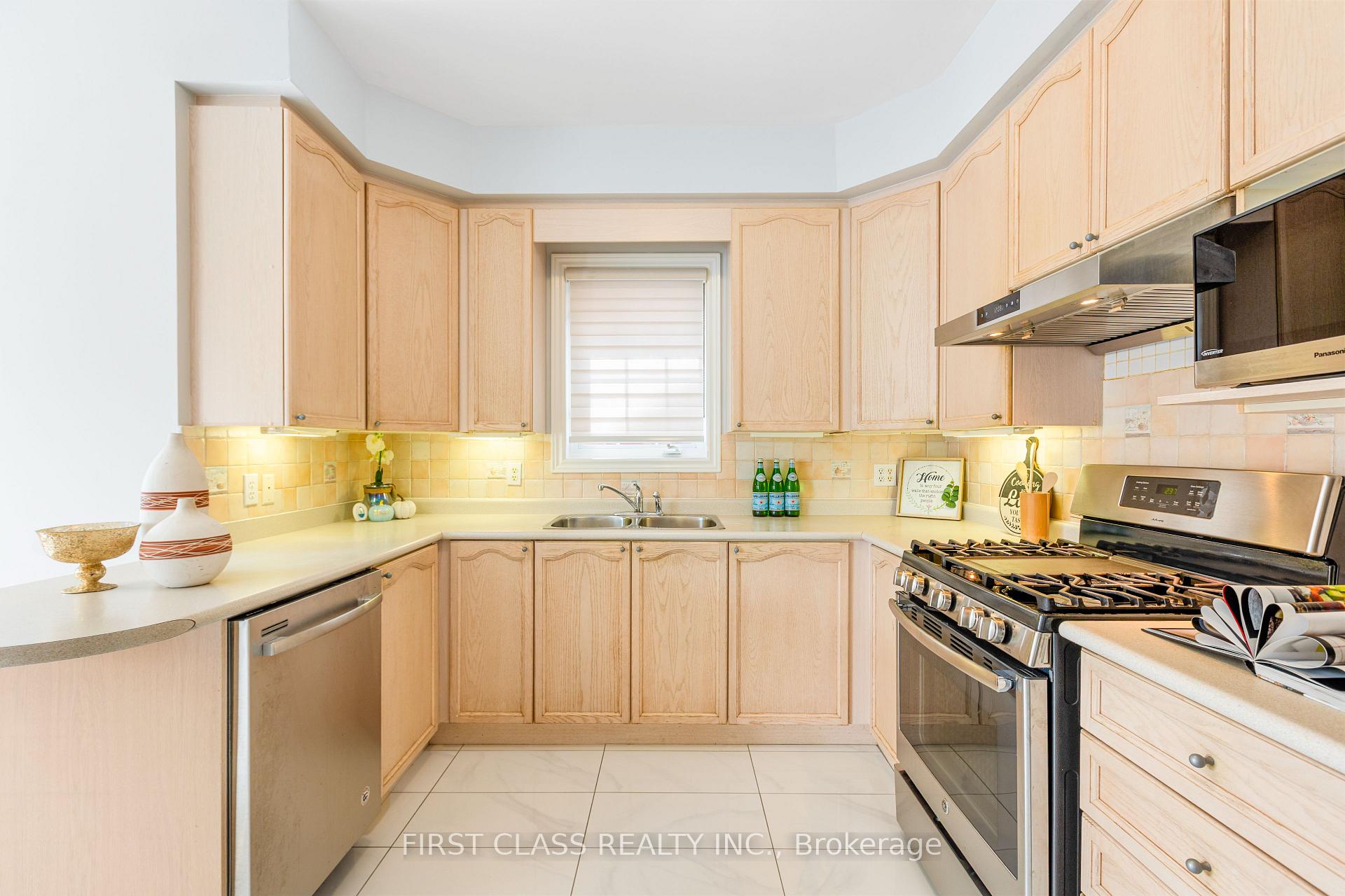 Photo 14 of 31 Donald Sim Avenue, Markham, Cornell — HOMEH