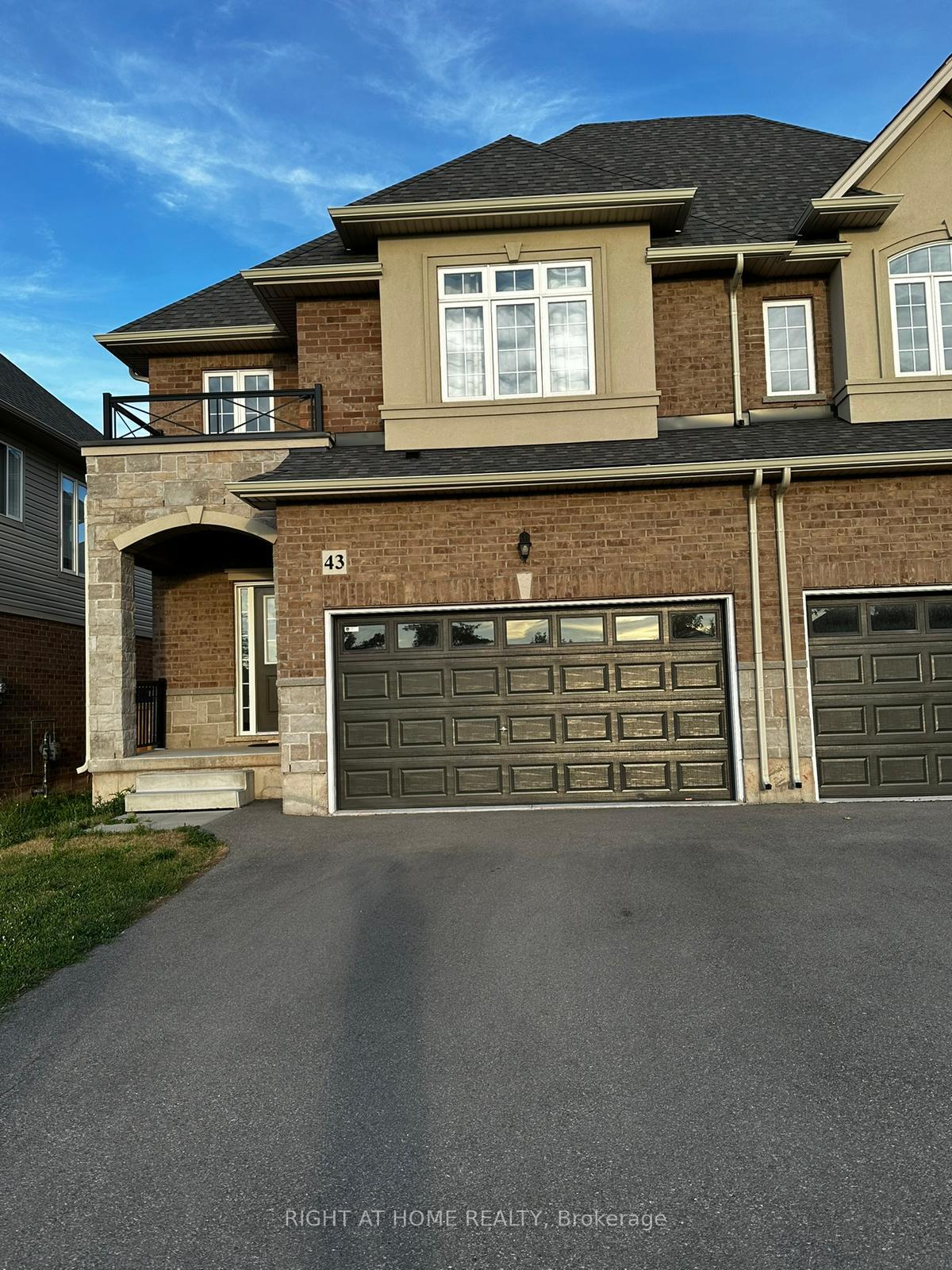 Photo 2 of 43 Sauvignon Crescent, Hamilton, Fruitland — HOMEH