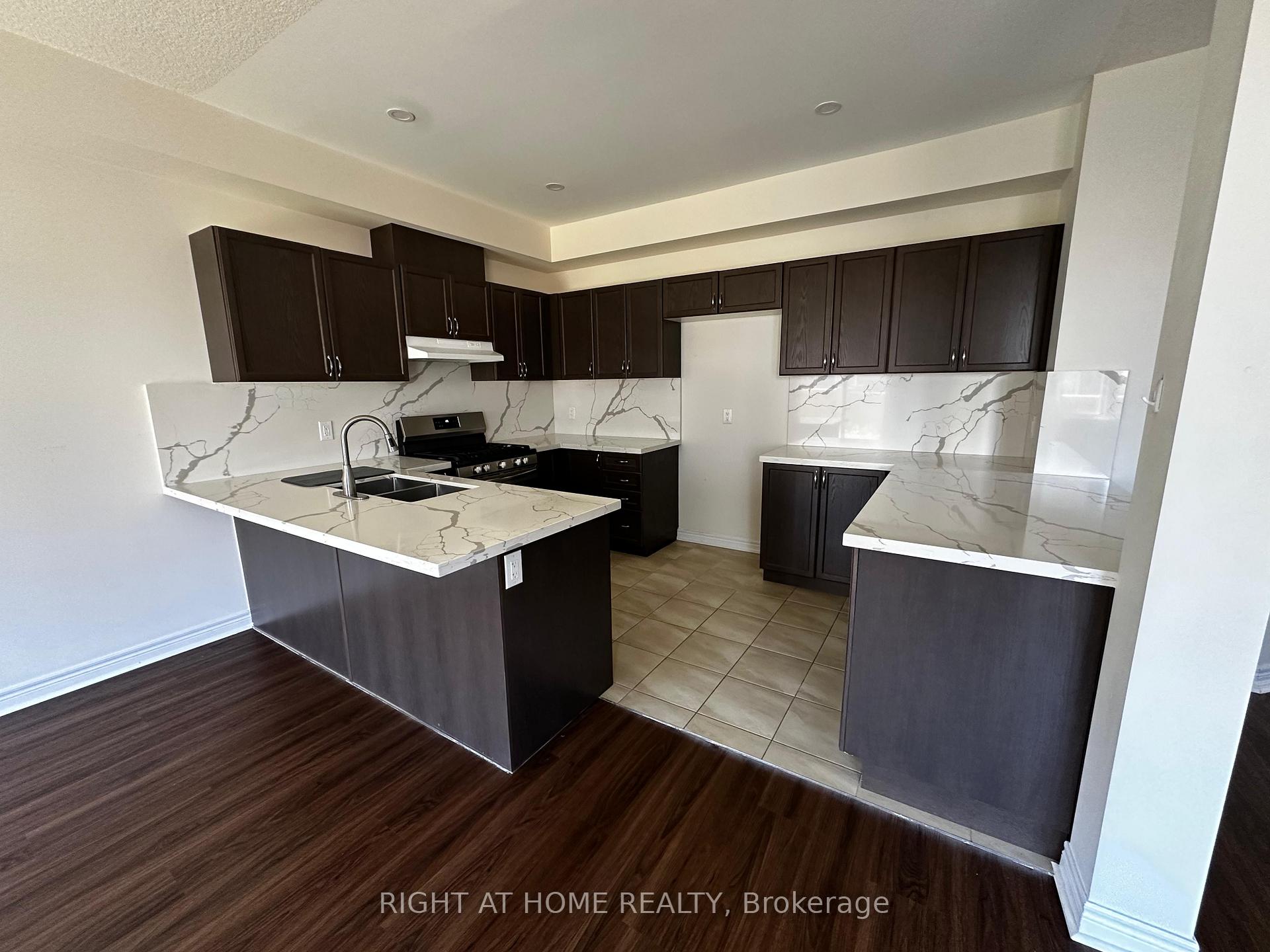 Photo 5 of 43 Sauvignon Crescent, Hamilton, Fruitland — HOMEH