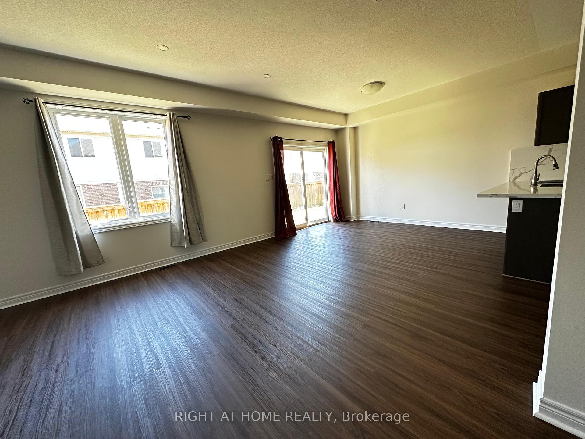 Photo 7 of 43 Sauvignon Crescent, Hamilton, Fruitland — HOMEH