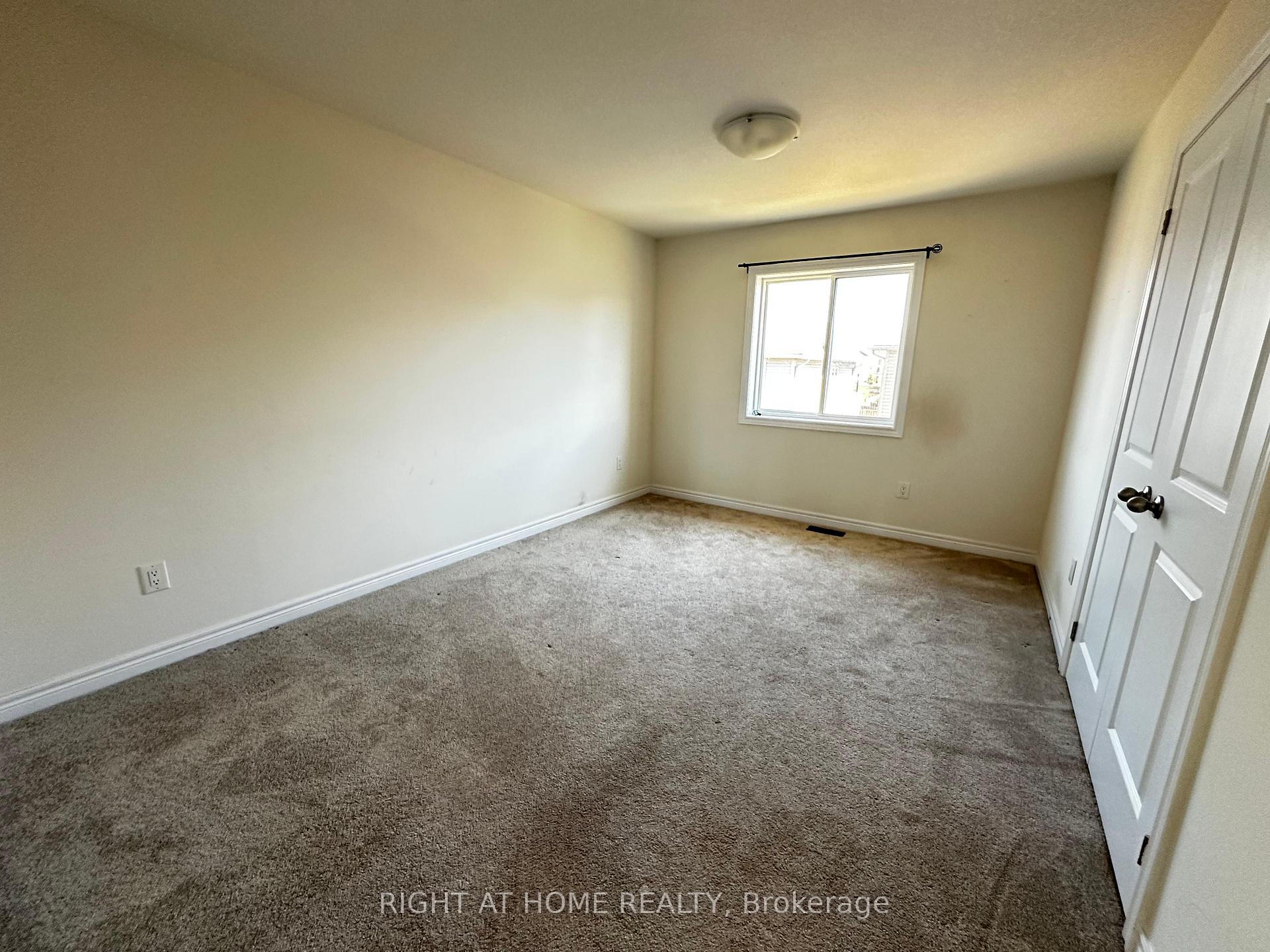 Photo 10 of 43 Sauvignon Crescent, Hamilton, Fruitland — HOMEH