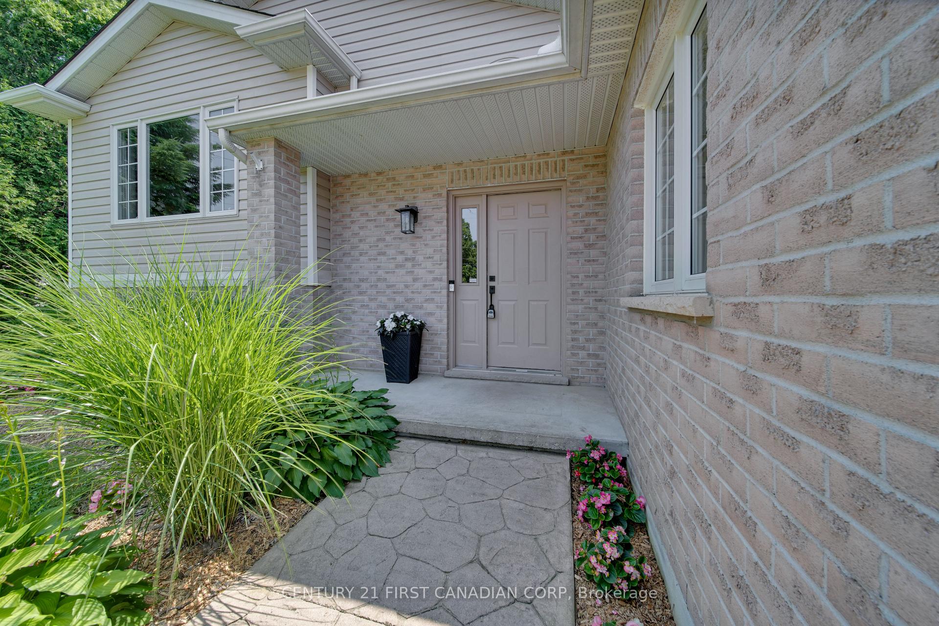 Photo 3 of 9369 Birmingham Street, Middlesex Centre, Delaware Town — HOMEH