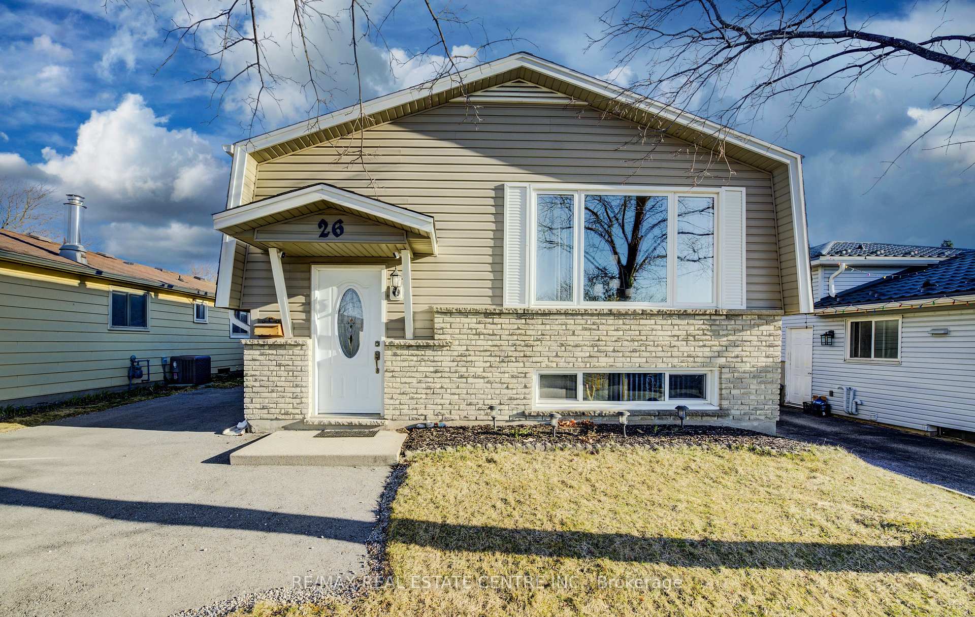 Photo 1 of 26 Cluthe Crescent E, Kitchener — HOMEH