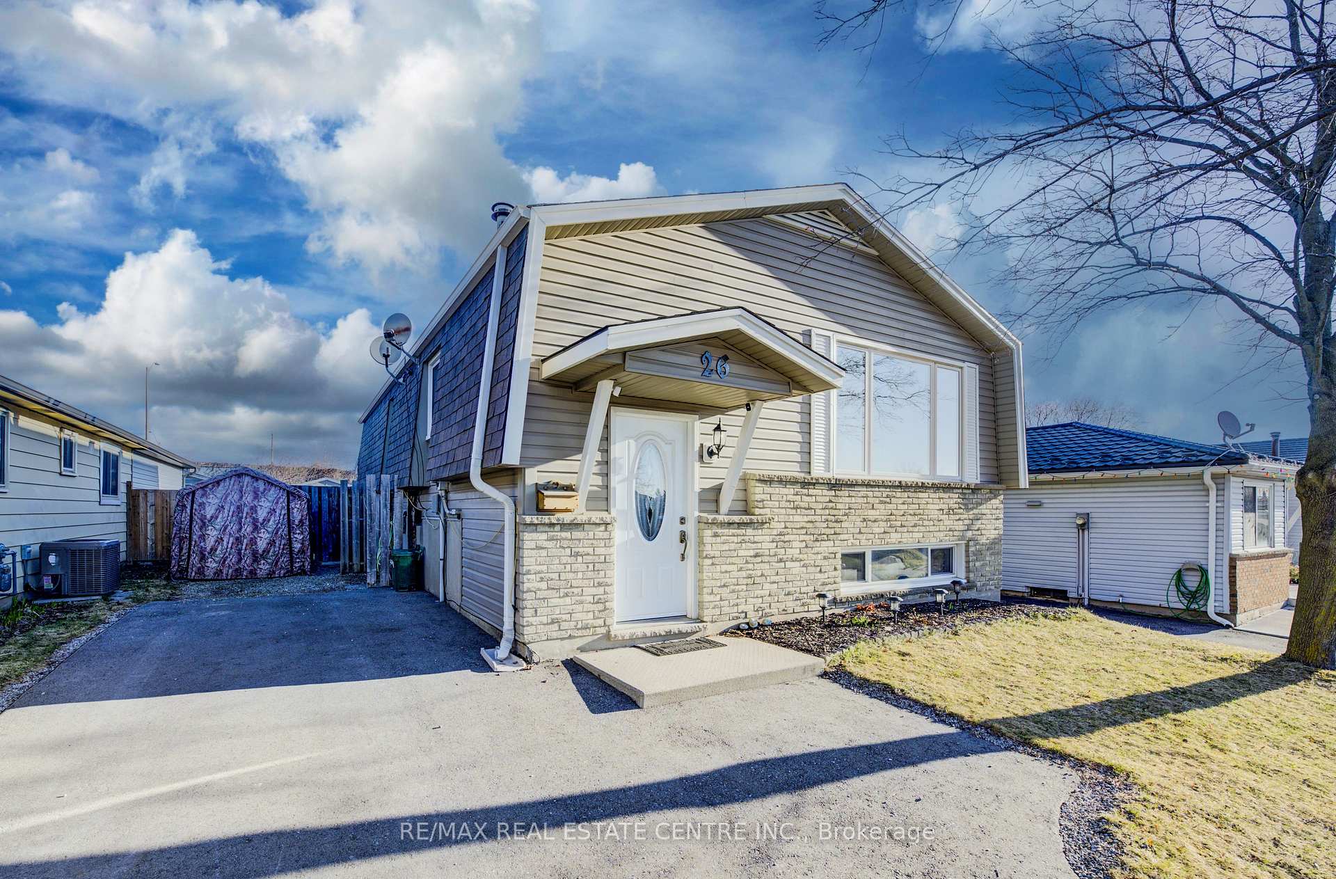 Photo 2 of 26 Cluthe Crescent E, Kitchener — HOMEH