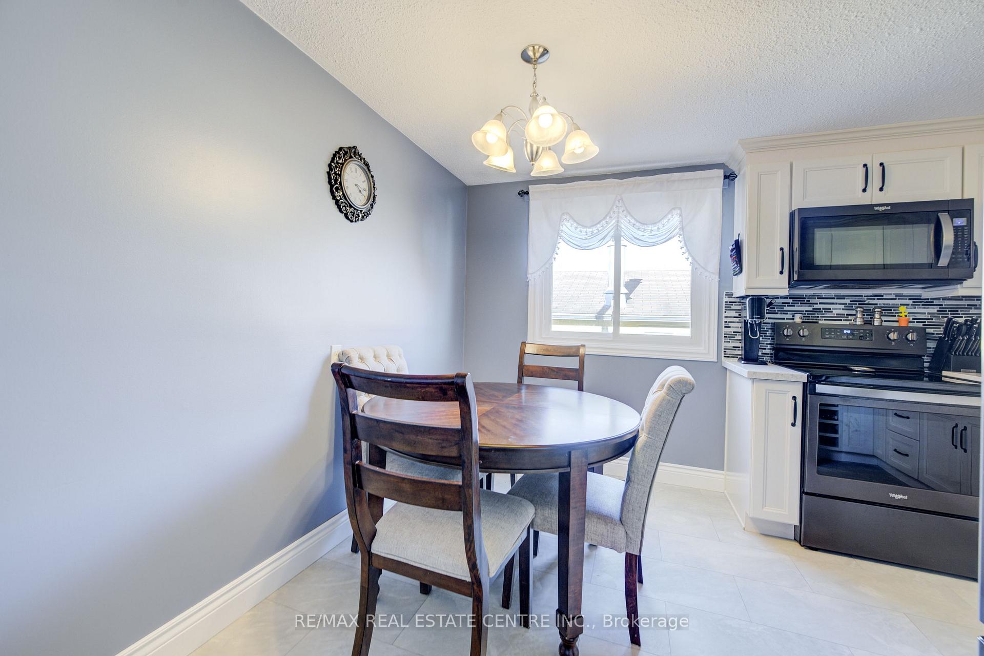 Photo 10 of 26 Cluthe Crescent E, Kitchener — HOMEH