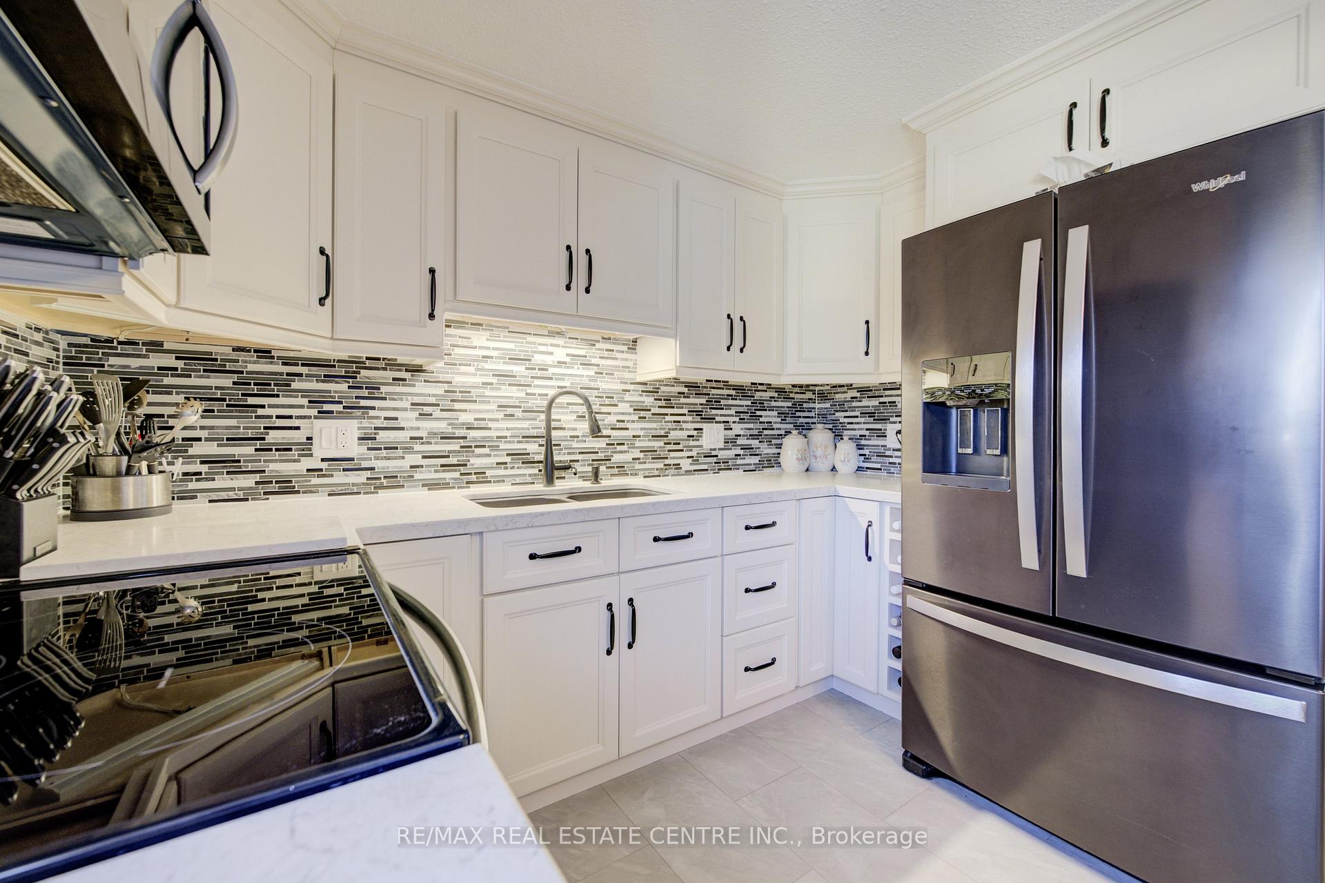 Photo 15 of 26 Cluthe Crescent E, Kitchener — HOMEH