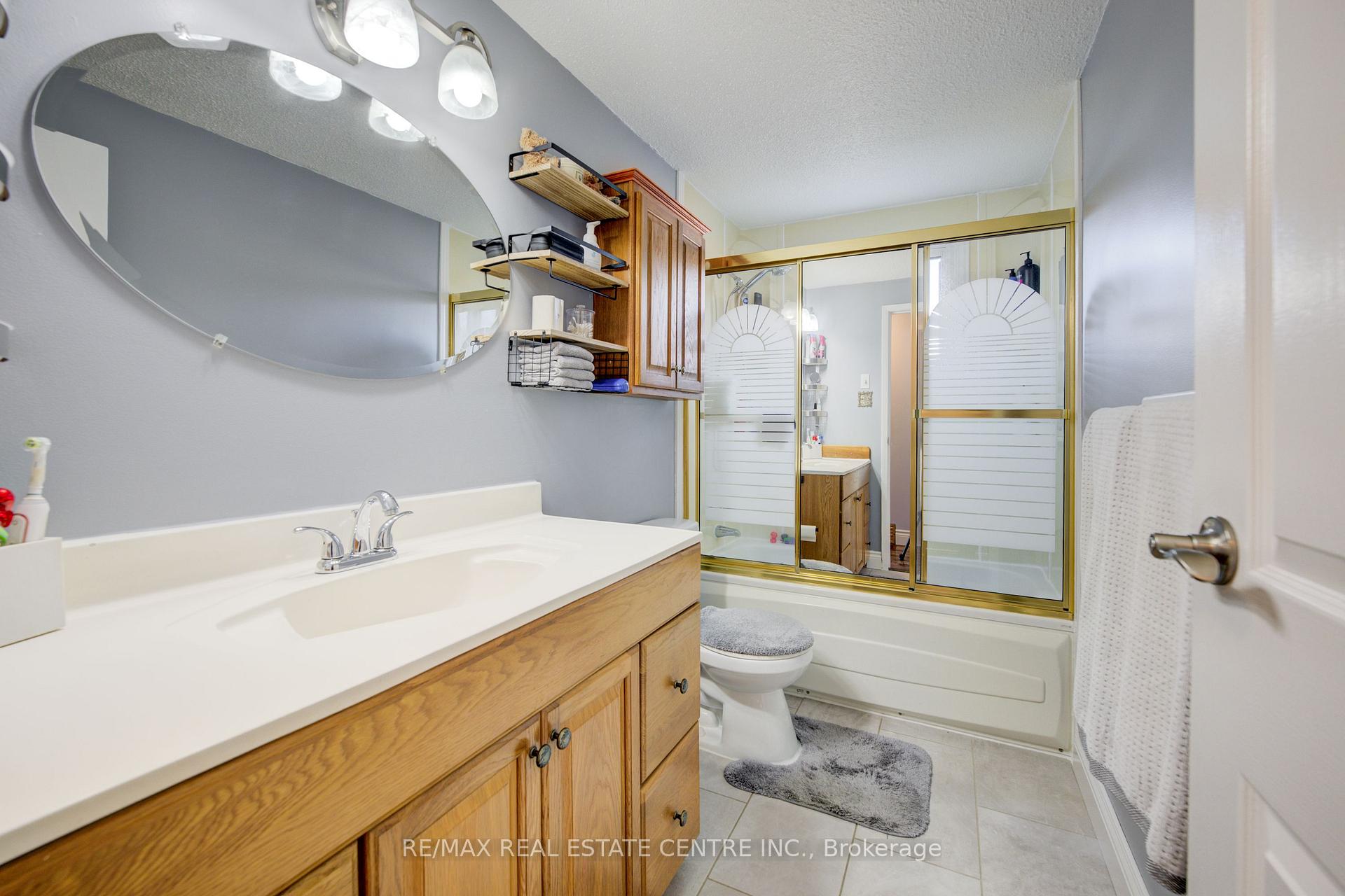 Photo 18 of 26 Cluthe Crescent E, Kitchener — HOMEH
