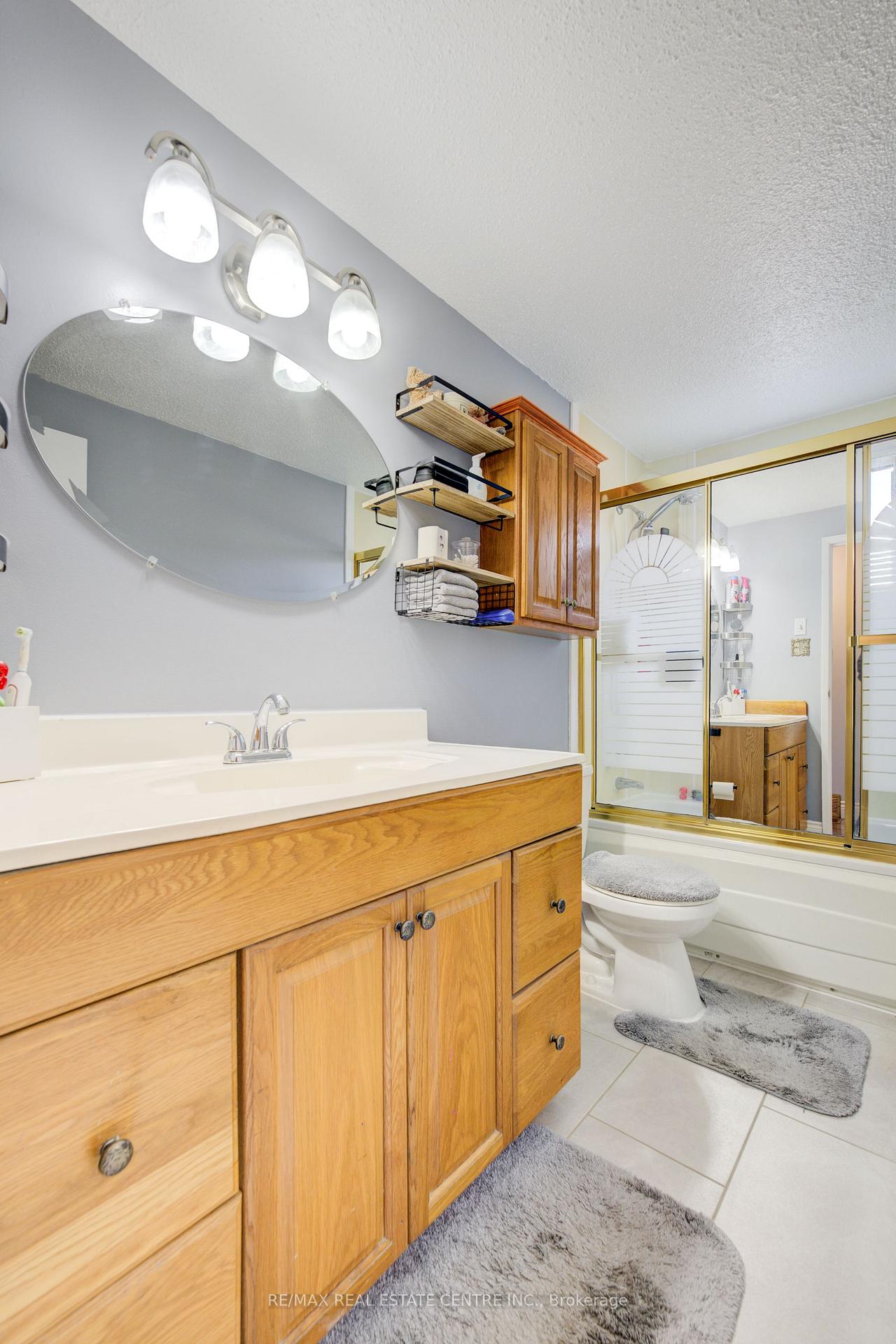Photo 19 of 26 Cluthe Crescent E, Kitchener — HOMEH