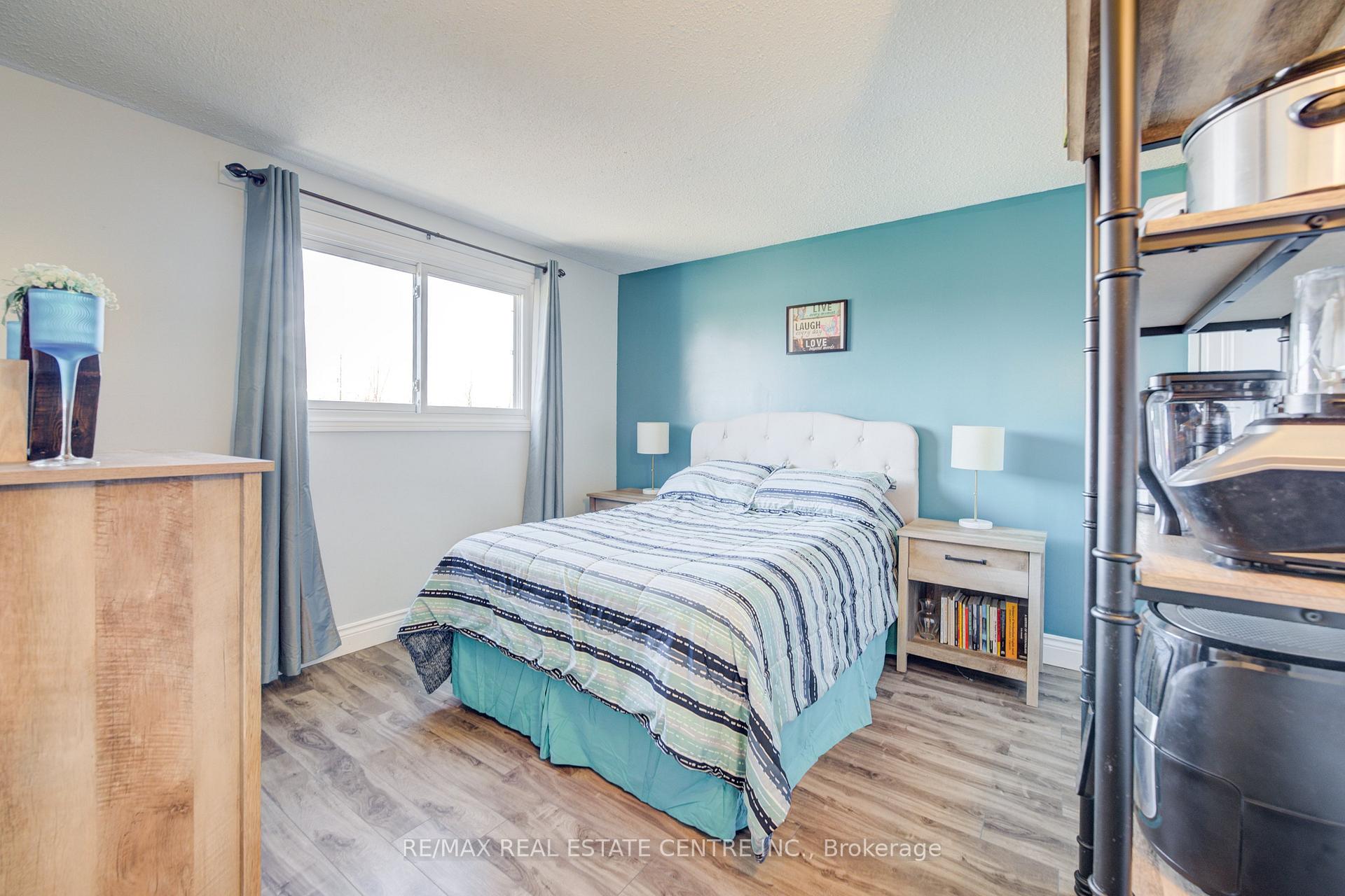 Photo 20 of 26 Cluthe Crescent E, Kitchener — HOMEH
