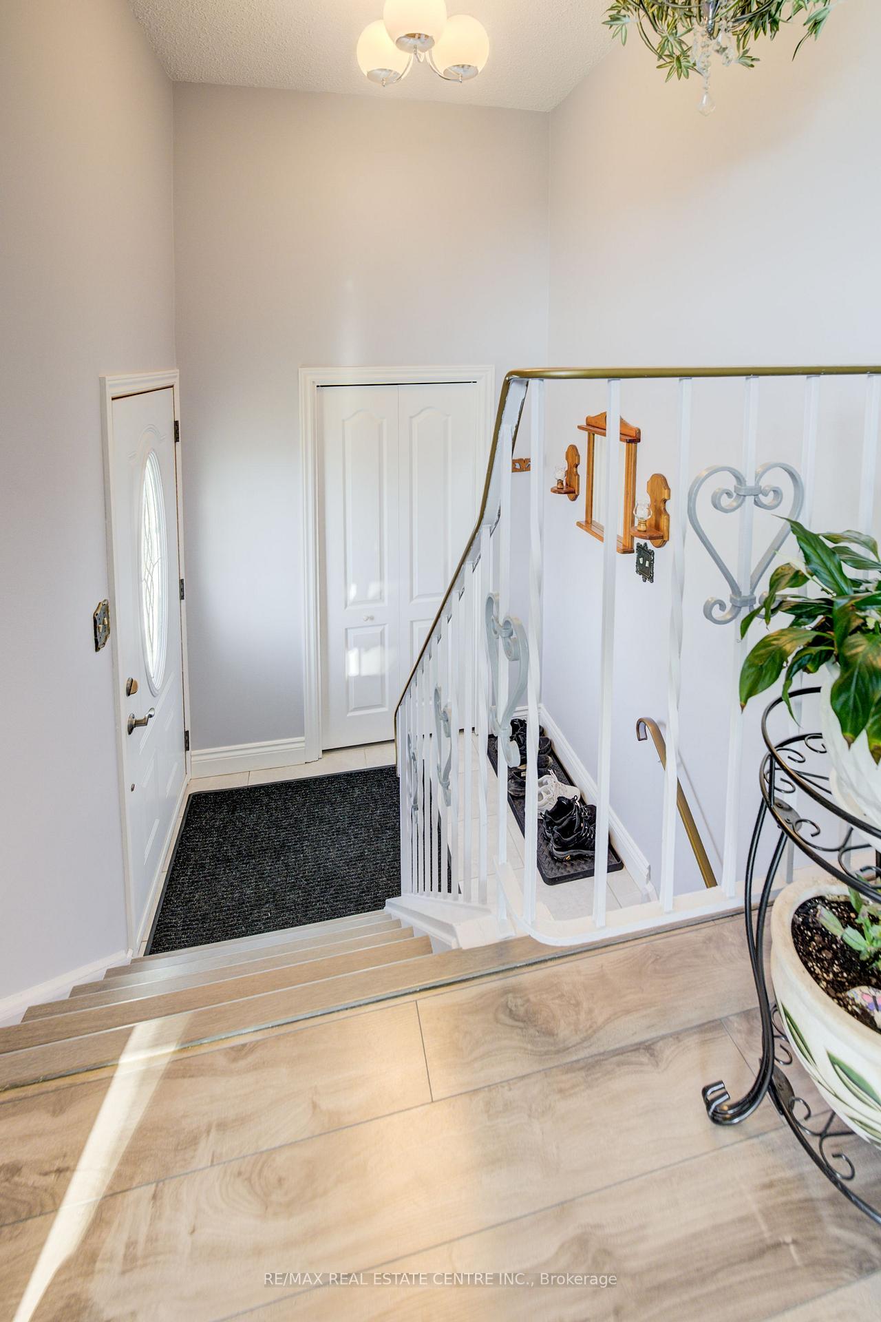 Photo 27 of 26 Cluthe Crescent E, Kitchener — HOMEH