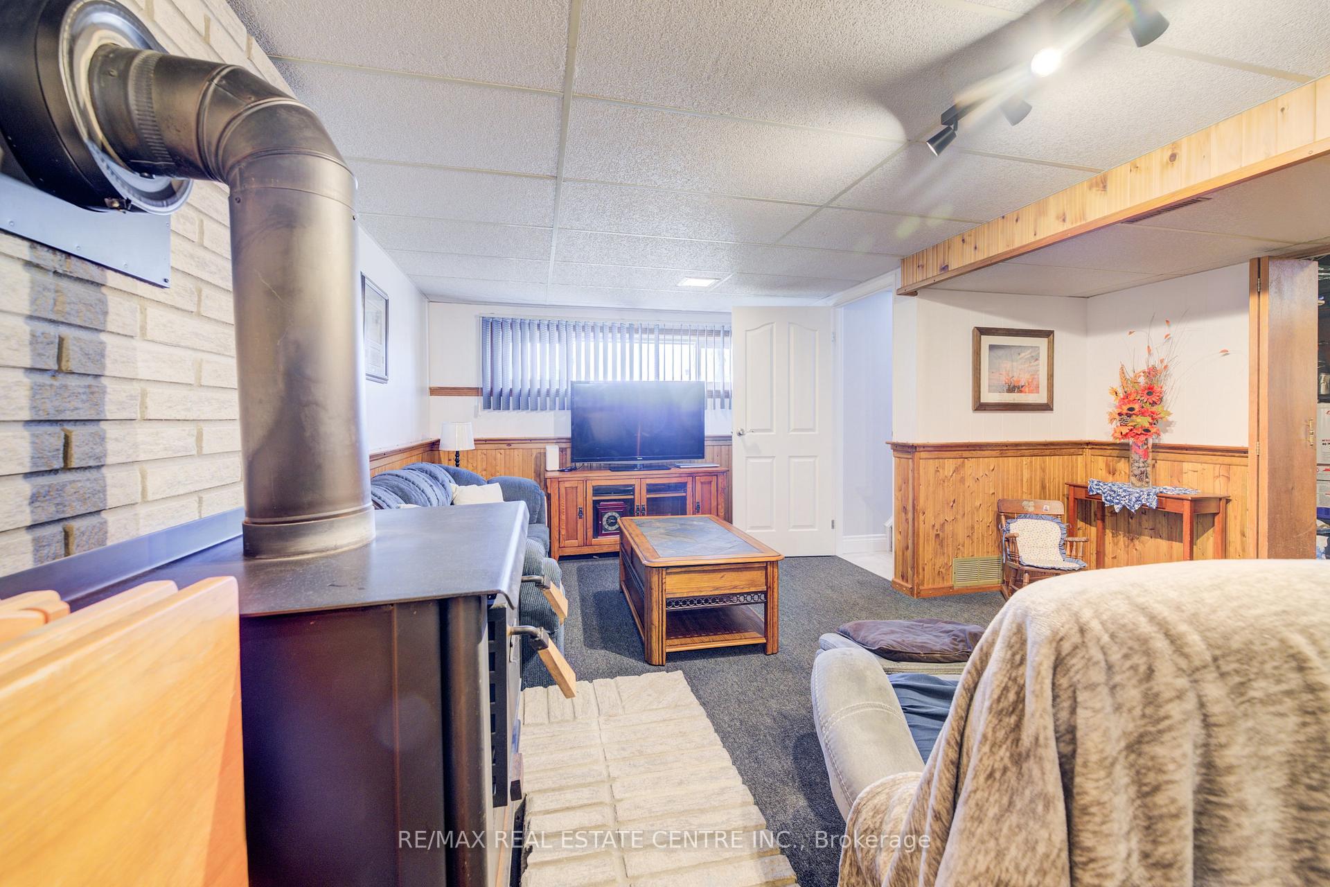 Photo 33 of 26 Cluthe Crescent E, Kitchener — HOMEH