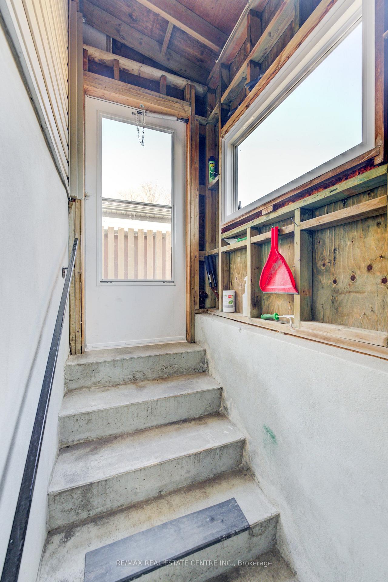 Photo 37 of 26 Cluthe Crescent E, Kitchener — HOMEH