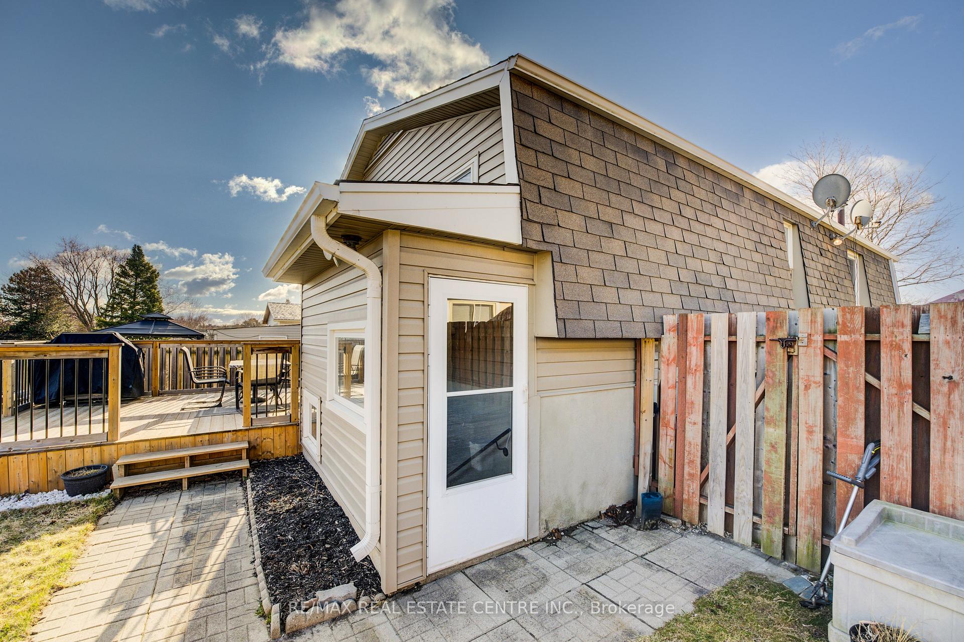 Photo 39 of 26 Cluthe Crescent E, Kitchener — HOMEH