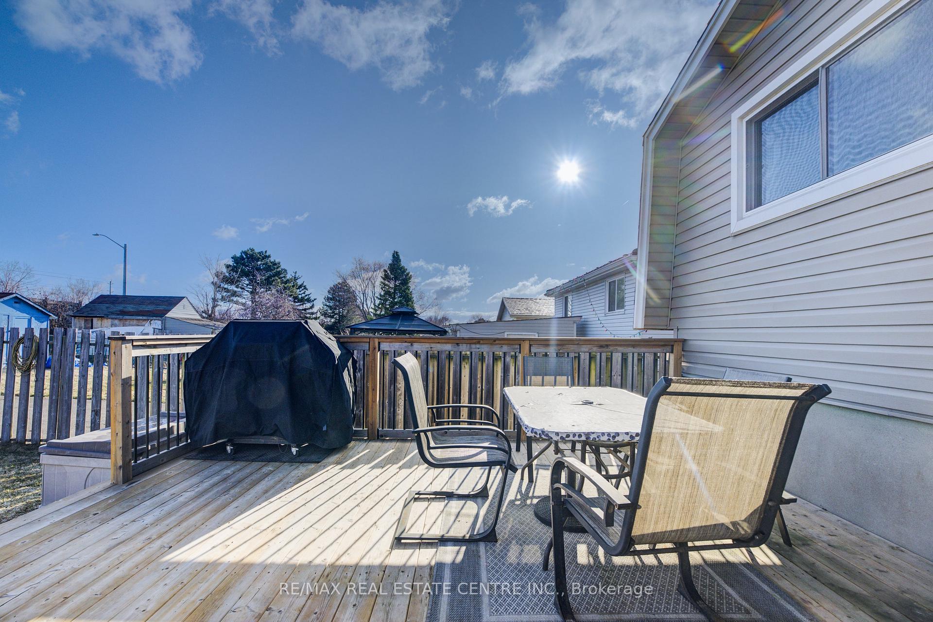 Photo 40 of 26 Cluthe Crescent E, Kitchener — HOMEH