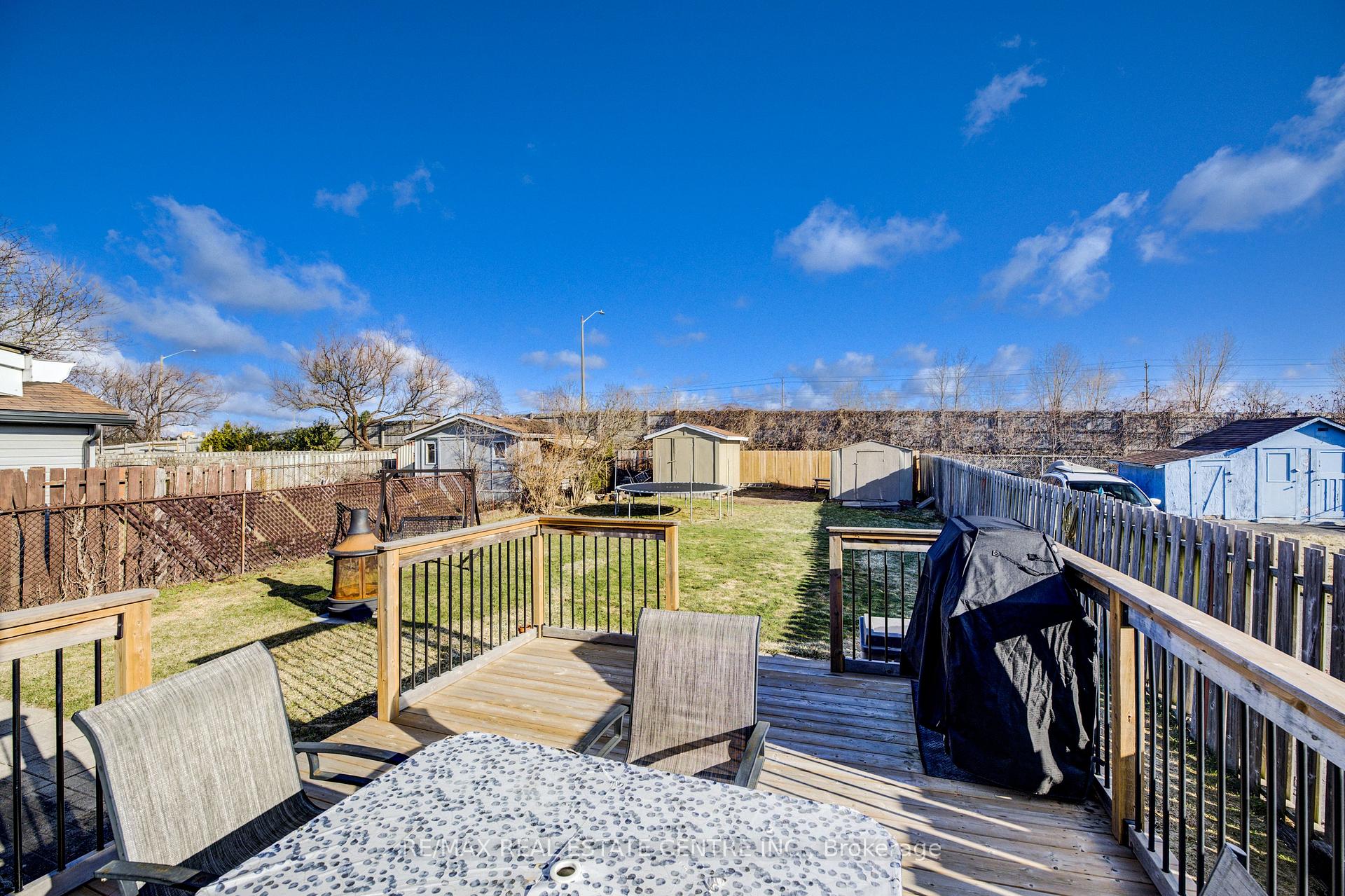 Photo 41 of 26 Cluthe Crescent E, Kitchener — HOMEH