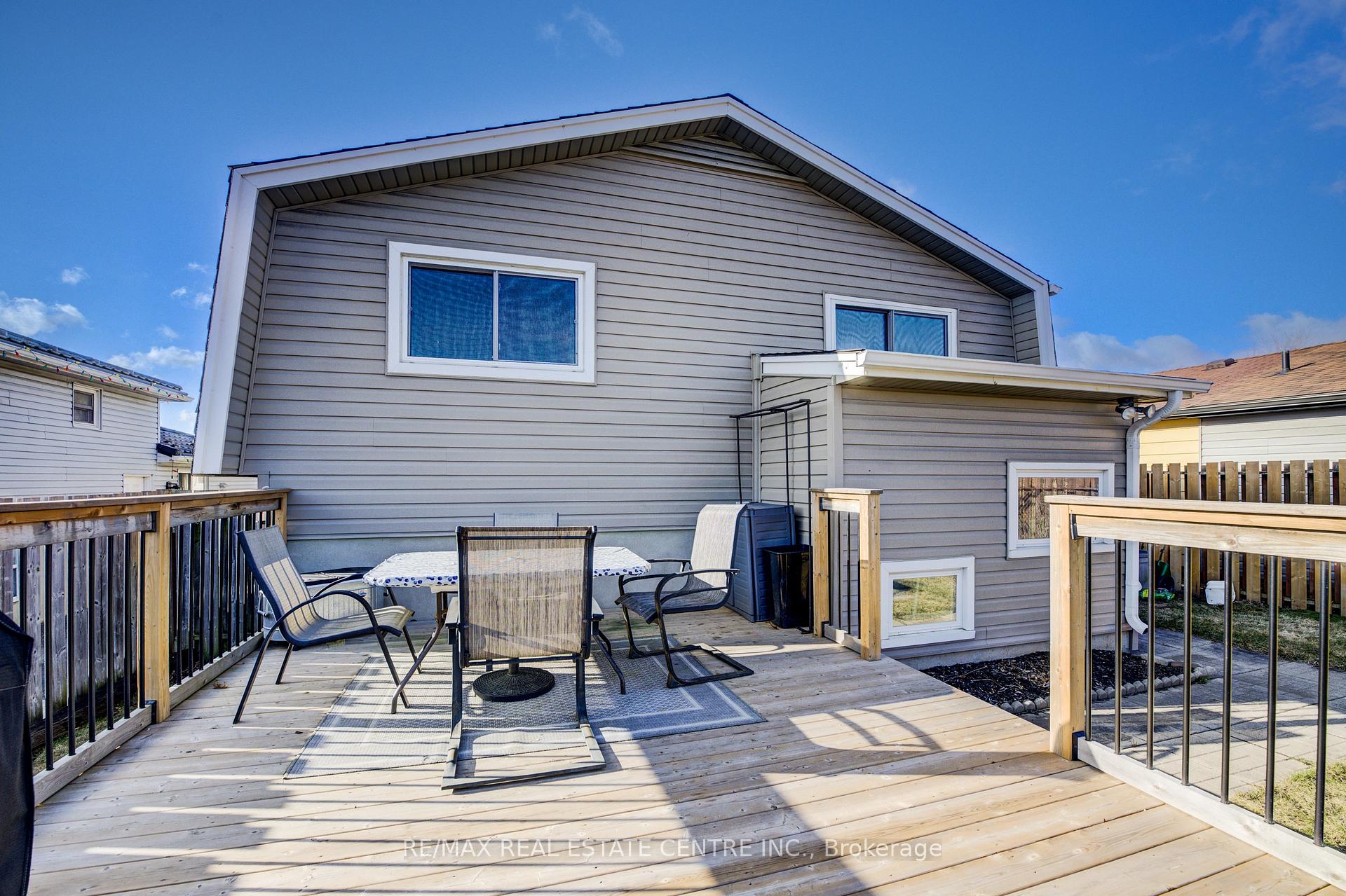 Photo 47 of 26 Cluthe Crescent E, Kitchener — HOMEH
