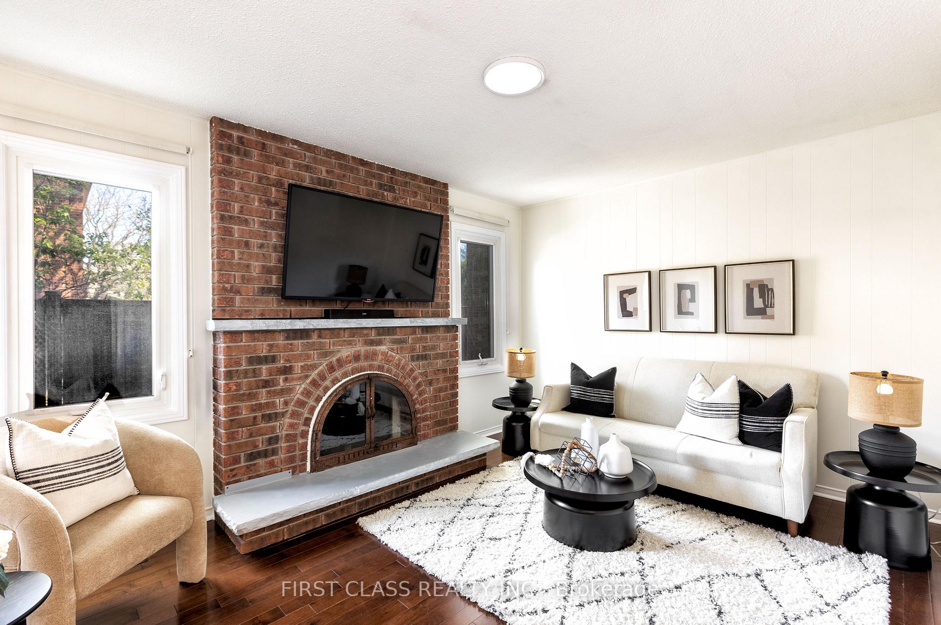 Photo 2 of 5 Radford Crescent, Markham, Sherwood-Amberglen — HOMEH