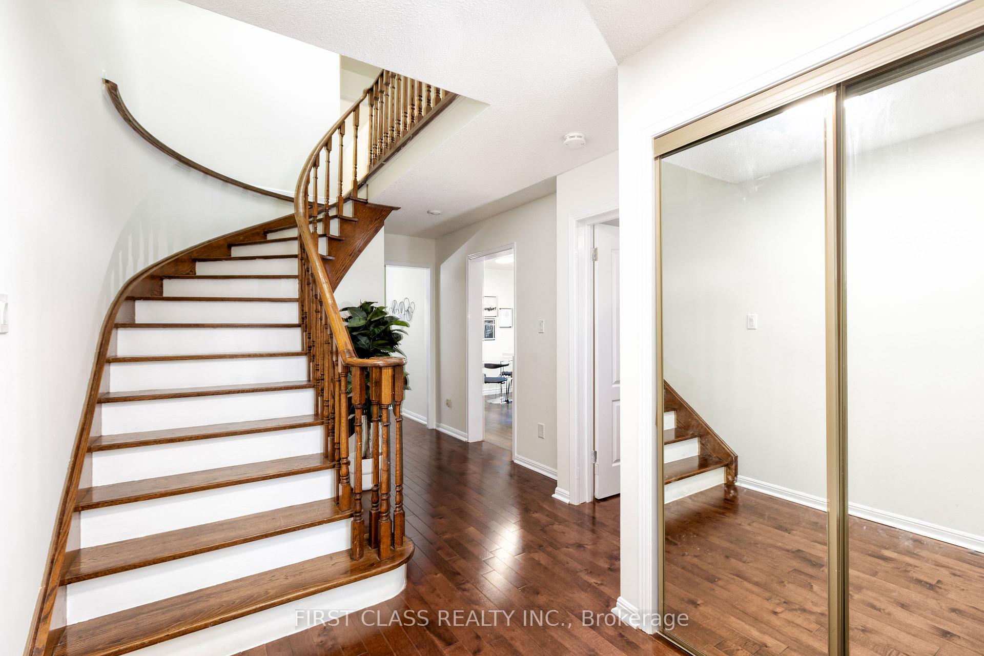 Photo 3 of 5 Radford Crescent, Markham, Sherwood-Amberglen — HOMEH