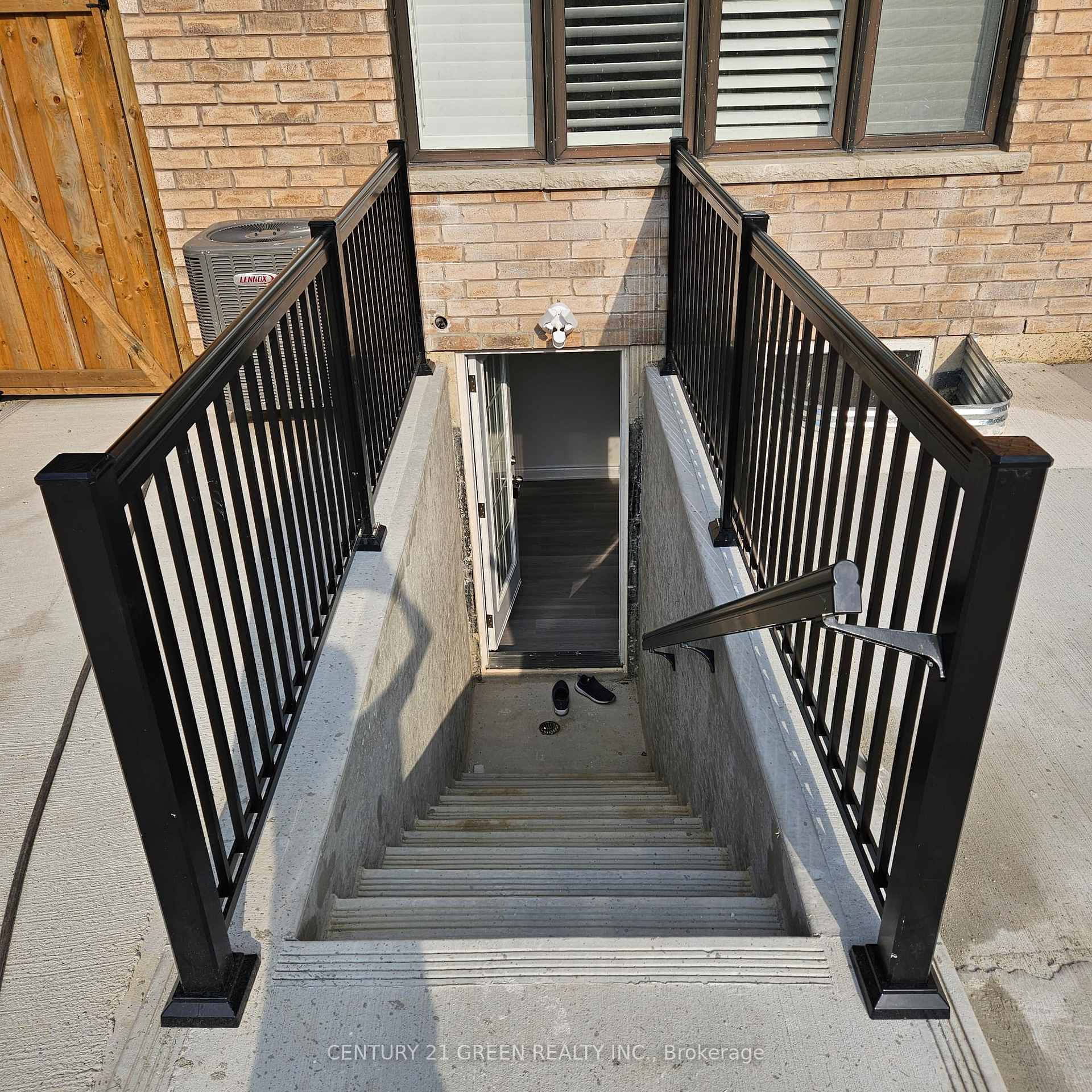 Photo 2 of Unit Bsmt, 52 Queen Mary Boulevard, Hamilton, Stoney Creek Mountain — HOMEH