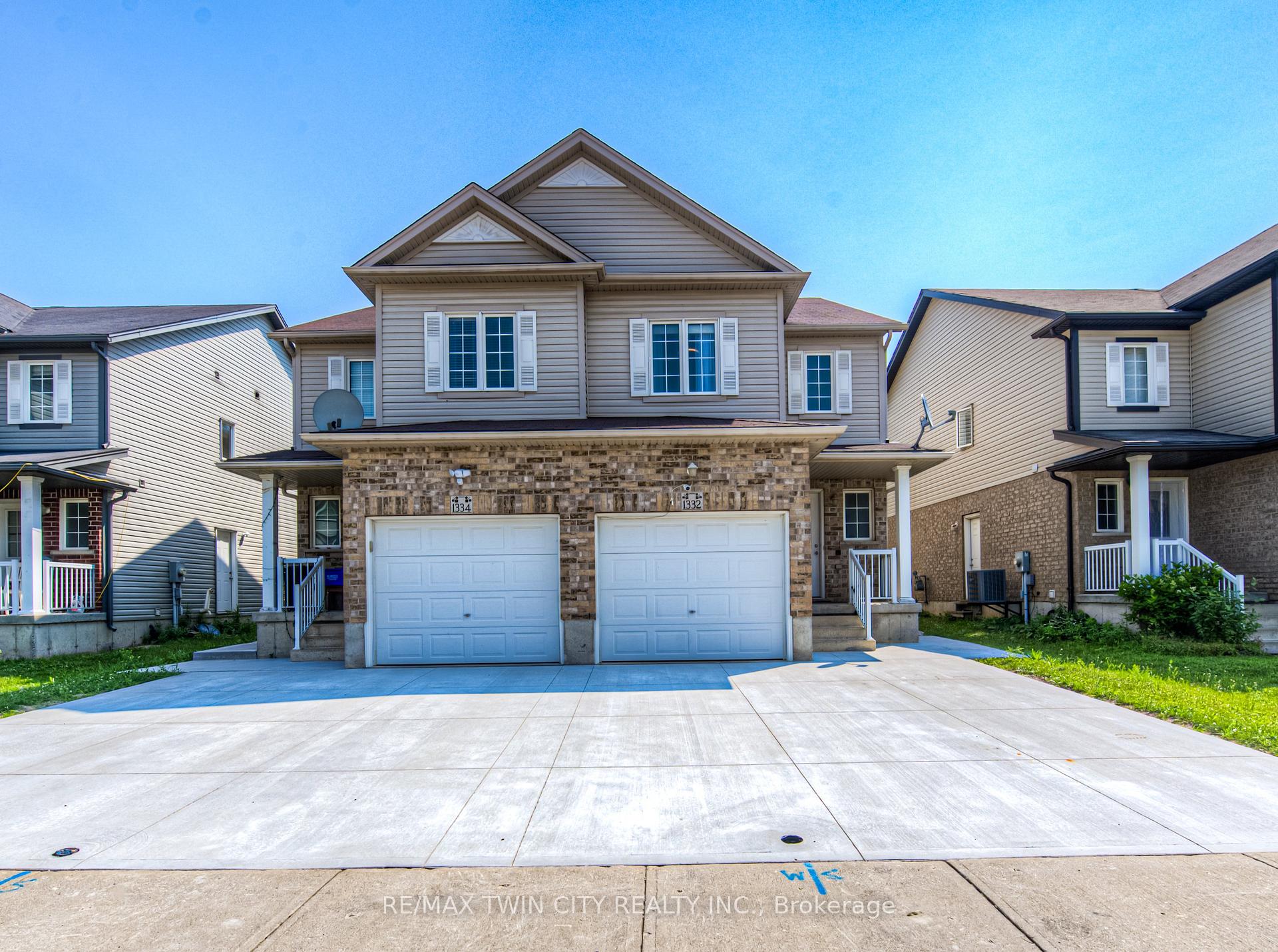 Photo 2 of 1332 Countrystone Drive, Kitchener, Highland West — HOMEH