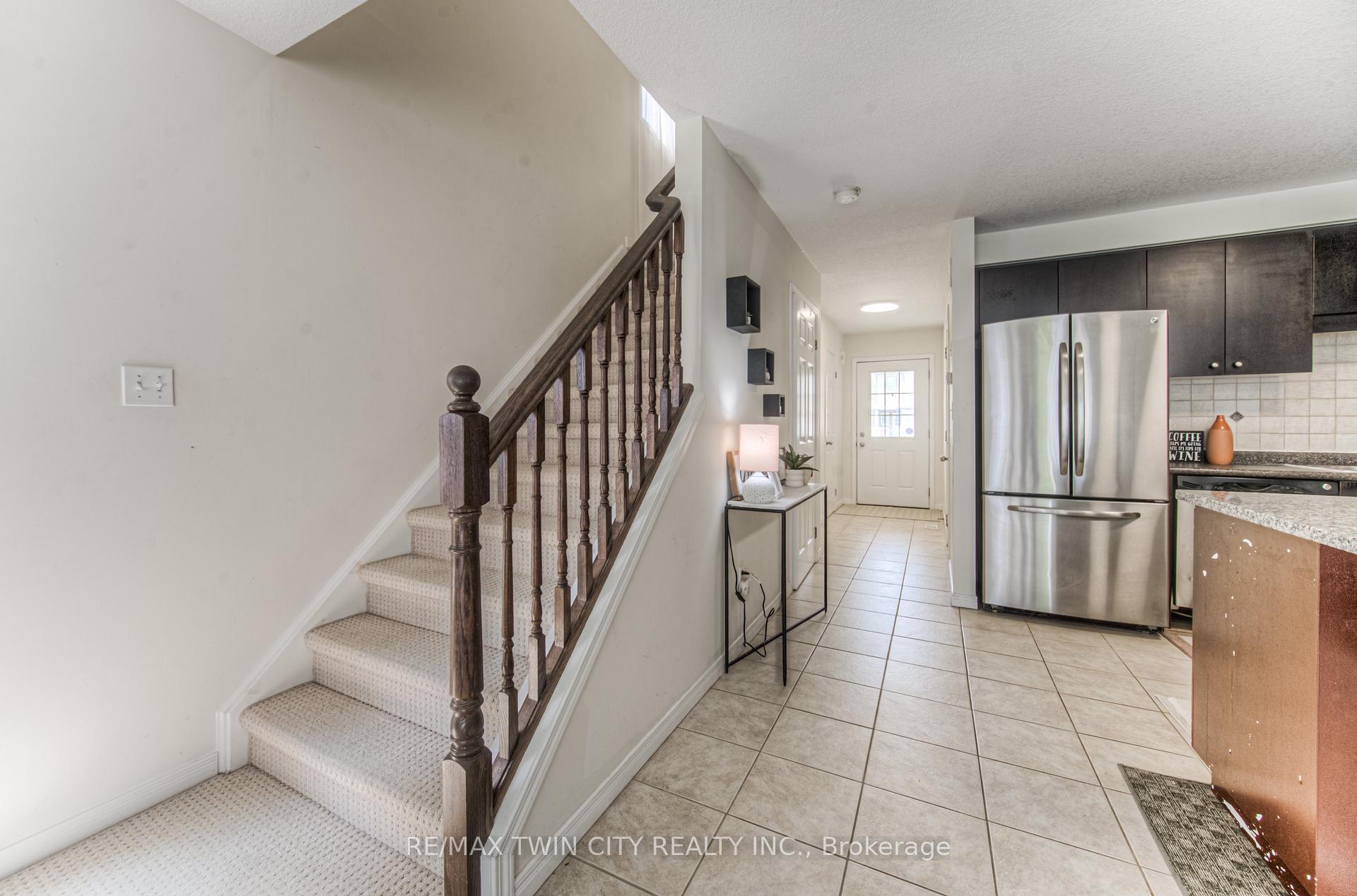 Photo 6 of 1332 Countrystone Drive, Kitchener, Highland West — HOMEH