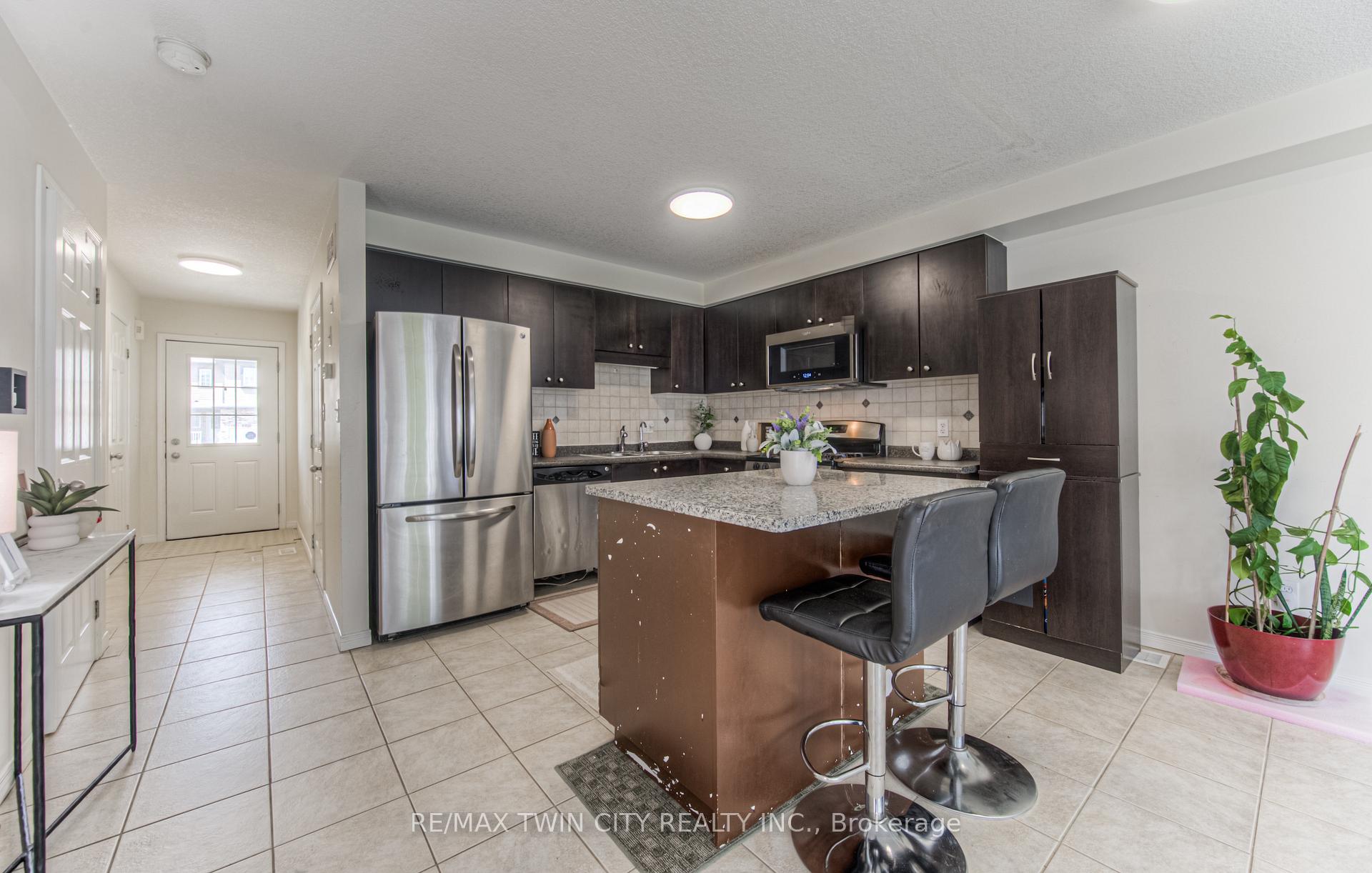 Photo 8 of 1332 Countrystone Drive, Kitchener, Highland West — HOMEH