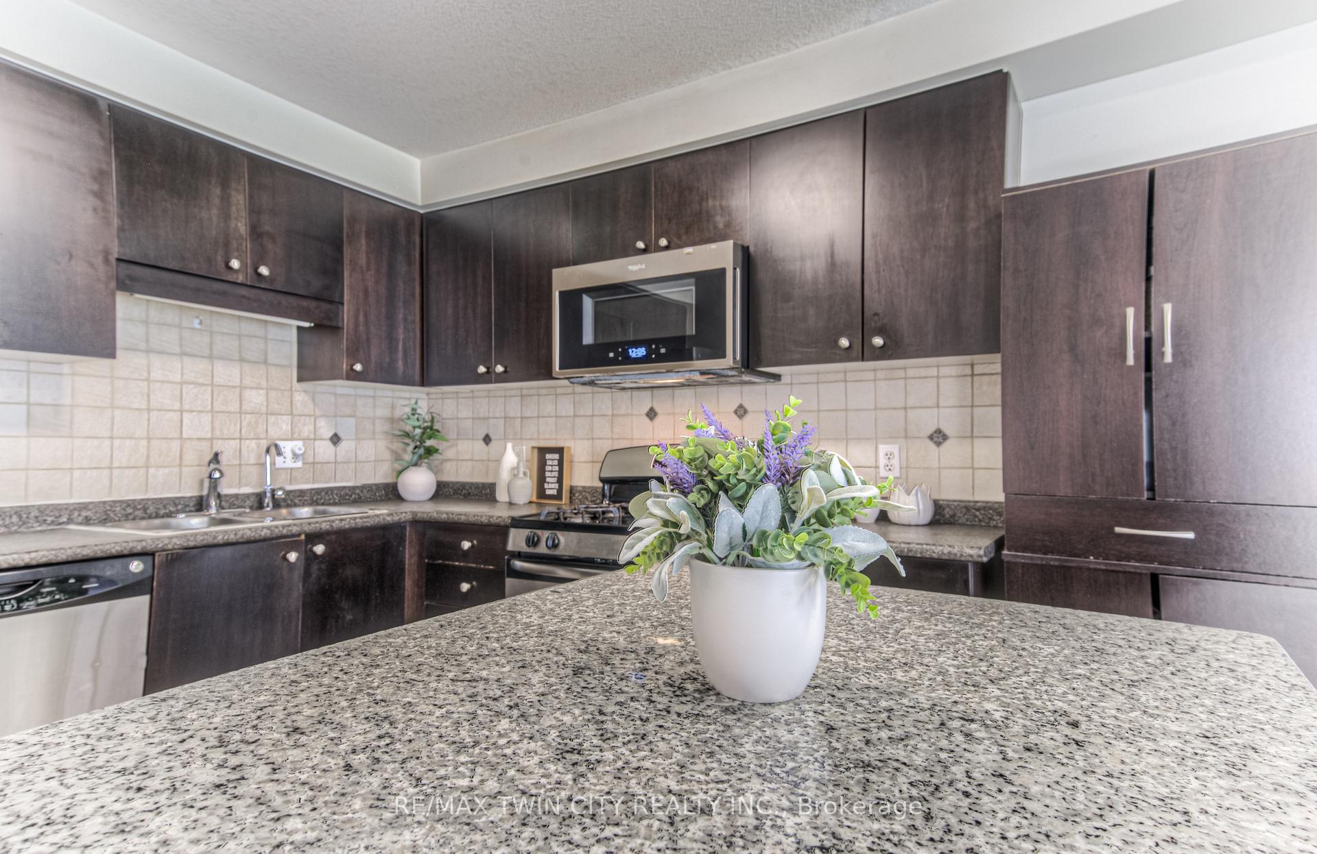 Photo 9 of 1332 Countrystone Drive, Kitchener, Highland West — HOMEH