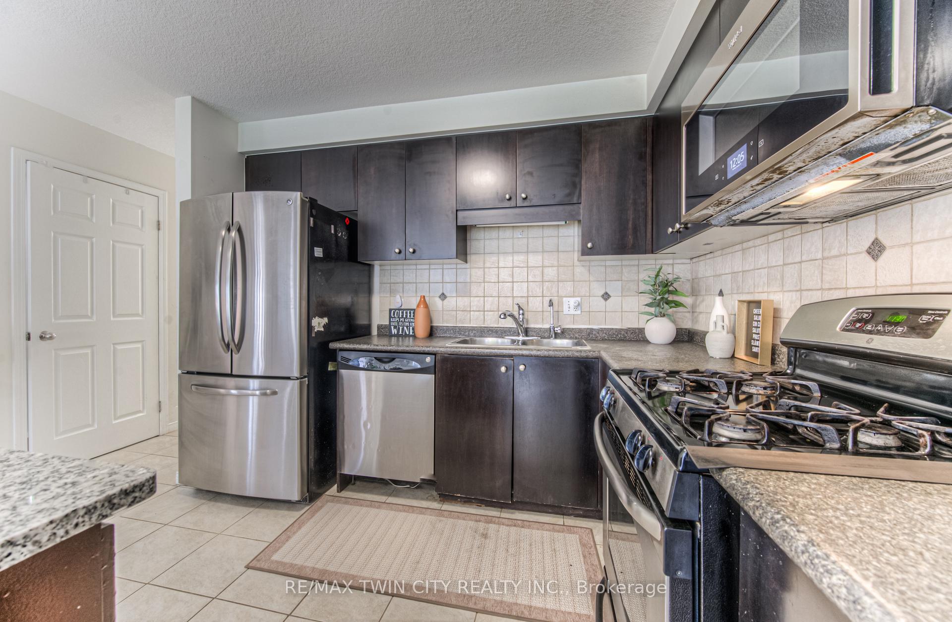 Photo 10 of 1332 Countrystone Drive, Kitchener, Highland West — HOMEH