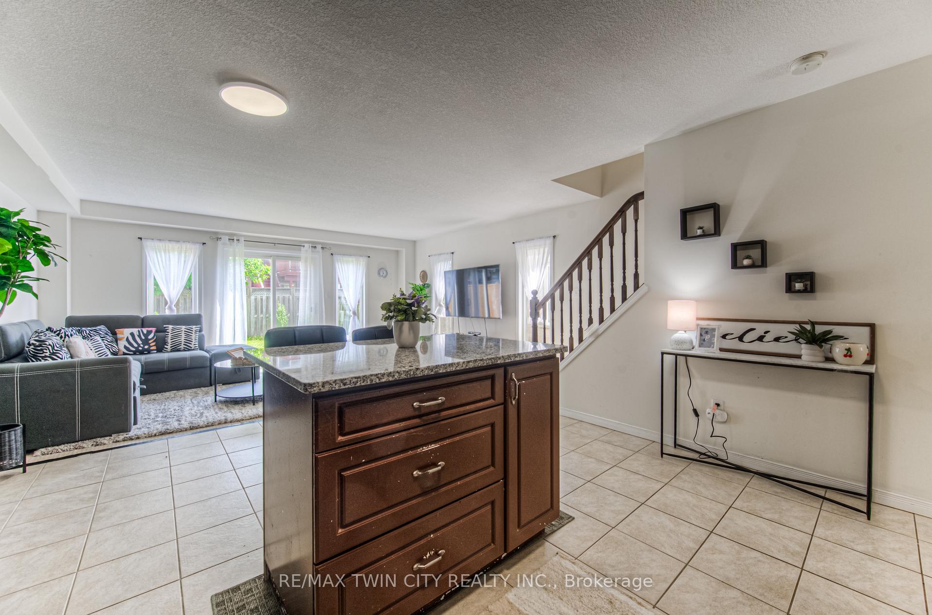 Photo 11 of 1332 Countrystone Drive, Kitchener, Highland West — HOMEH