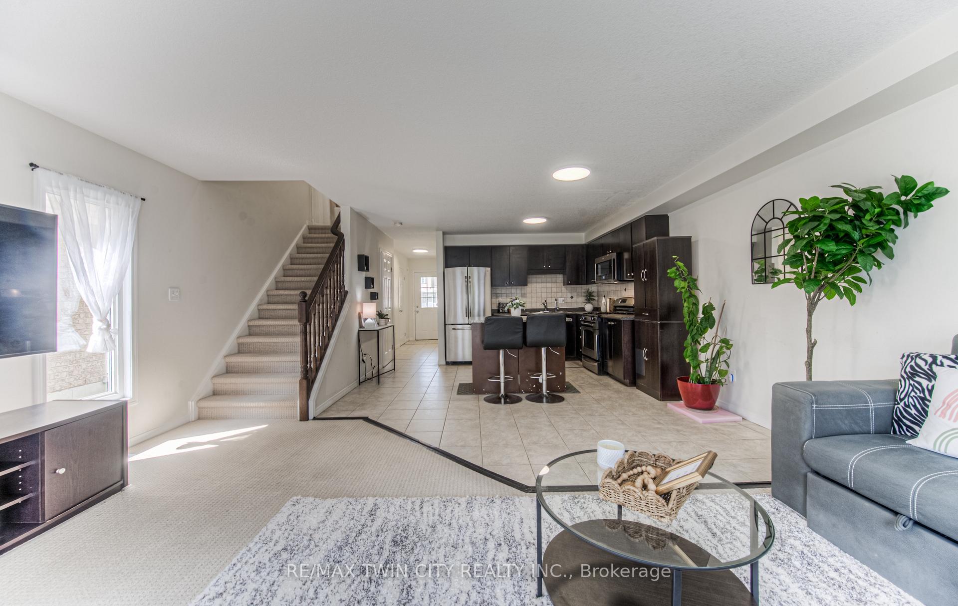 Photo 13 of 1332 Countrystone Drive, Kitchener, Highland West — HOMEH