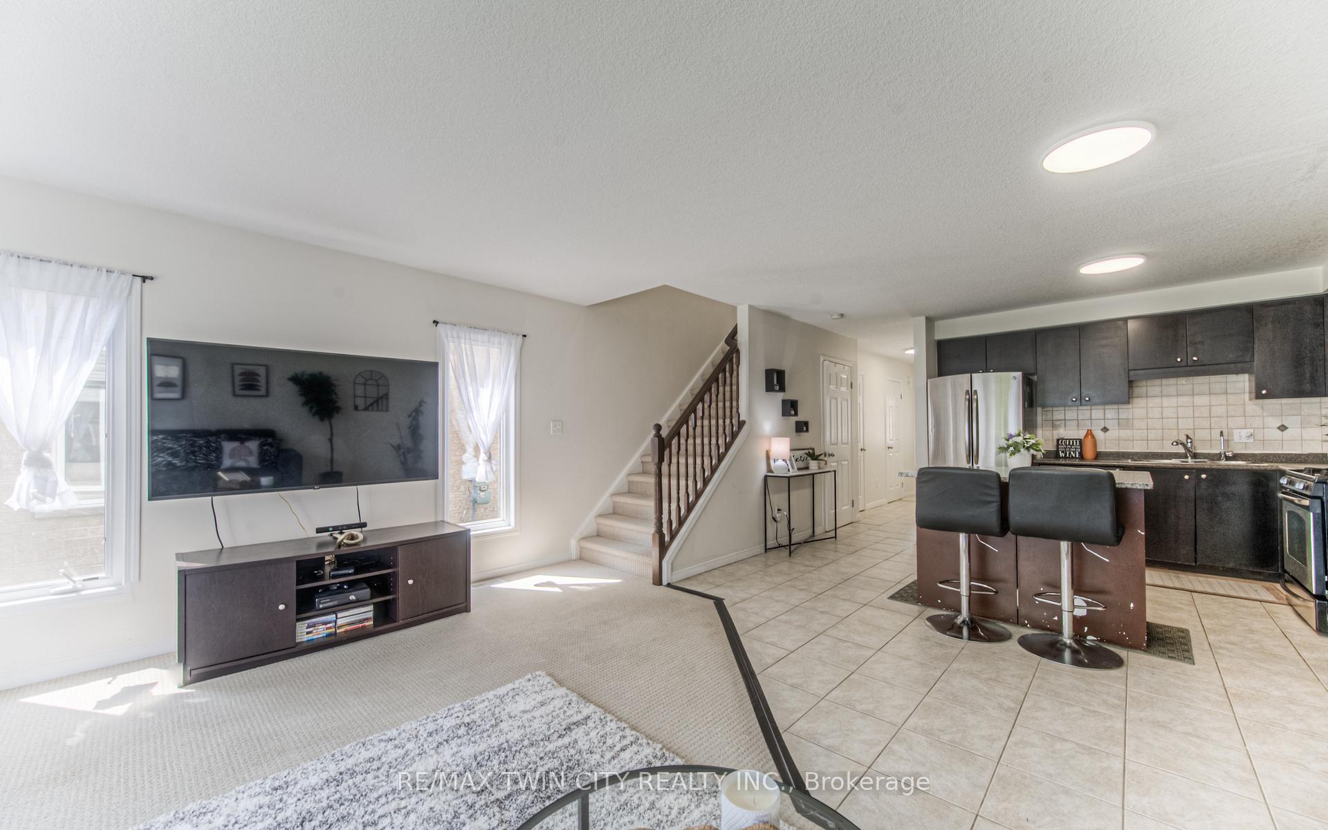 Photo 14 of 1332 Countrystone Drive, Kitchener, Highland West — HOMEH