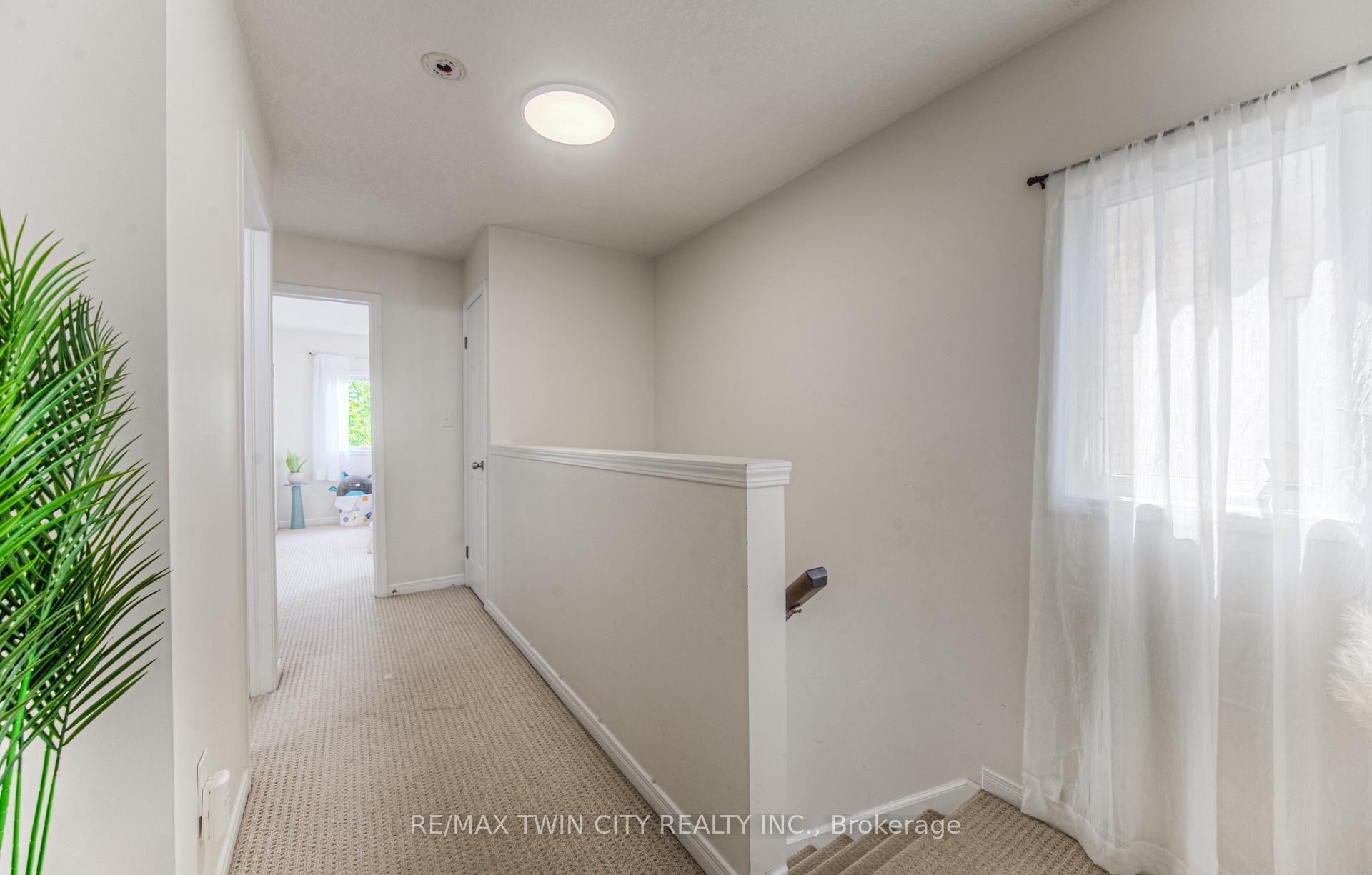 Photo 15 of 1332 Countrystone Drive, Kitchener, Highland West — HOMEH