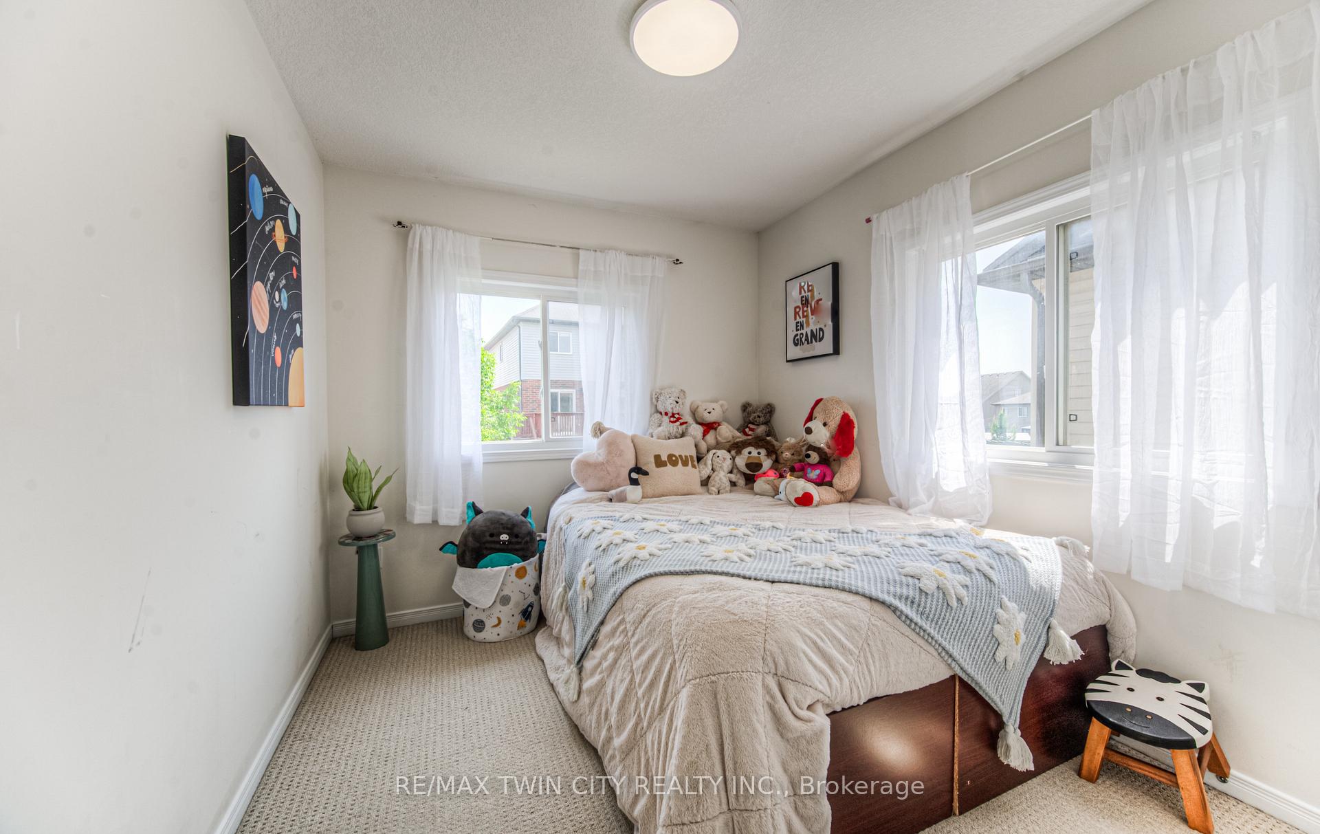 Photo 17 of 1332 Countrystone Drive, Kitchener, Highland West — HOMEH