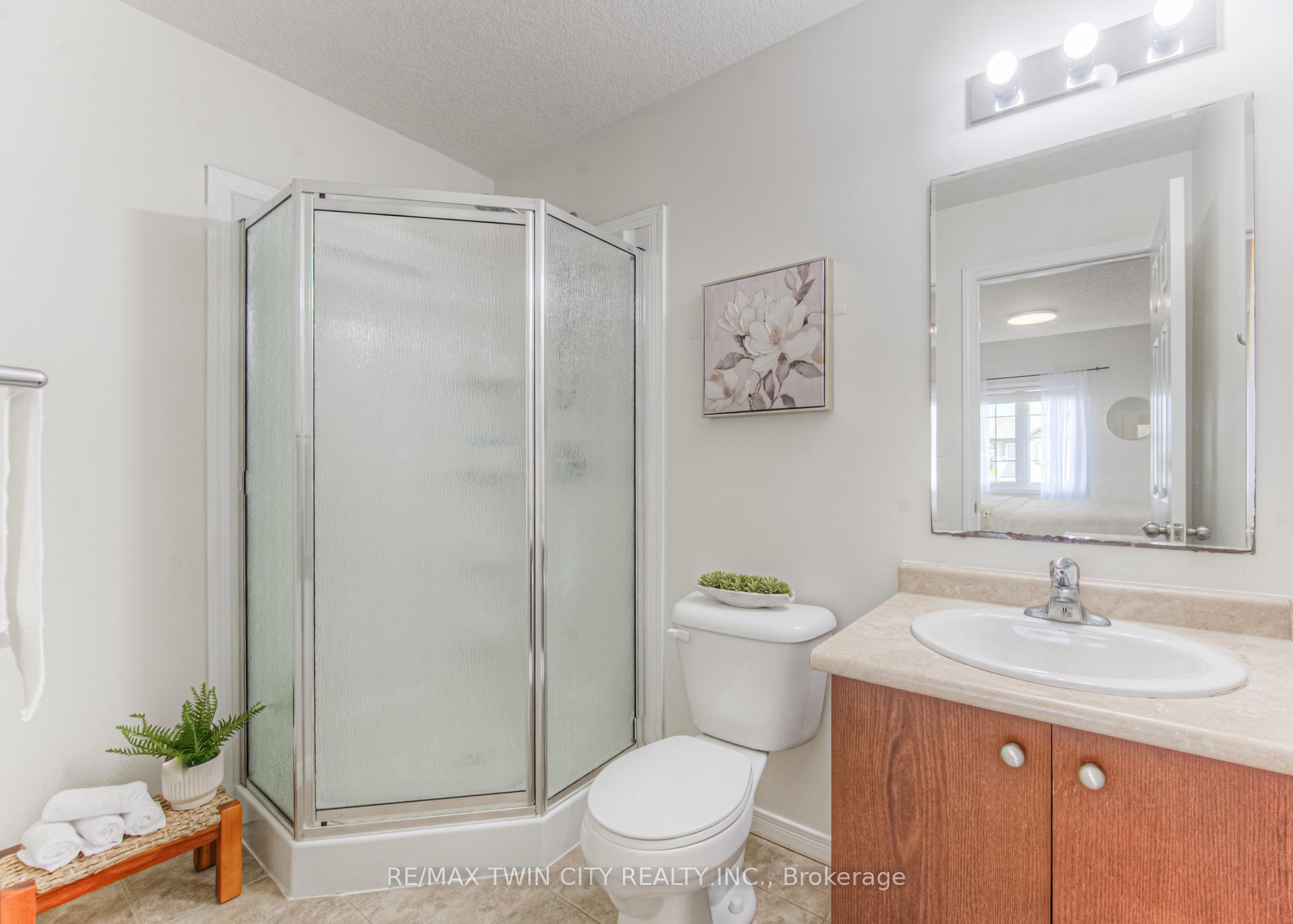 Photo 18 of 1332 Countrystone Drive, Kitchener, Highland West — HOMEH