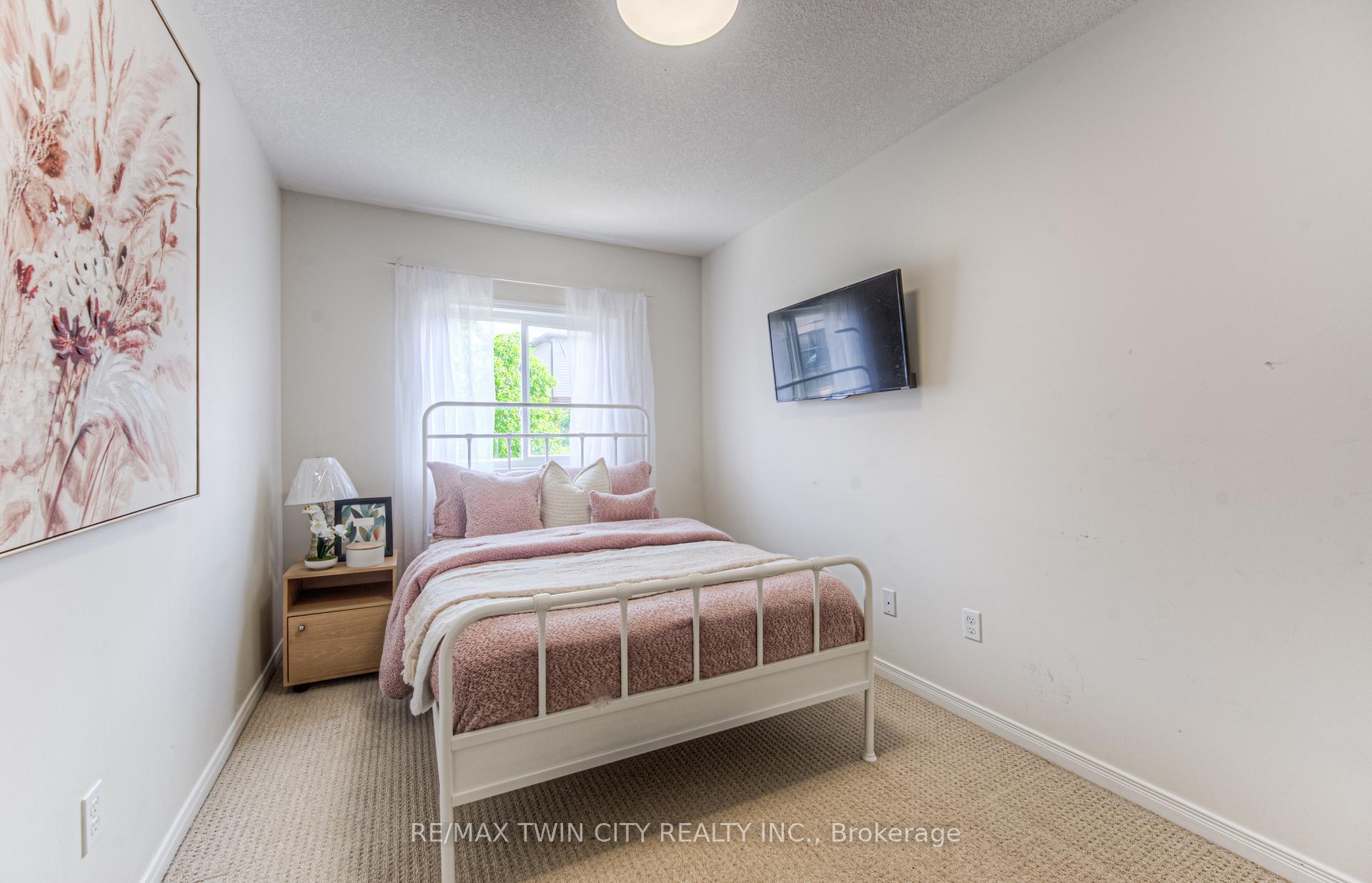Photo 19 of 1332 Countrystone Drive, Kitchener, Highland West — HOMEH