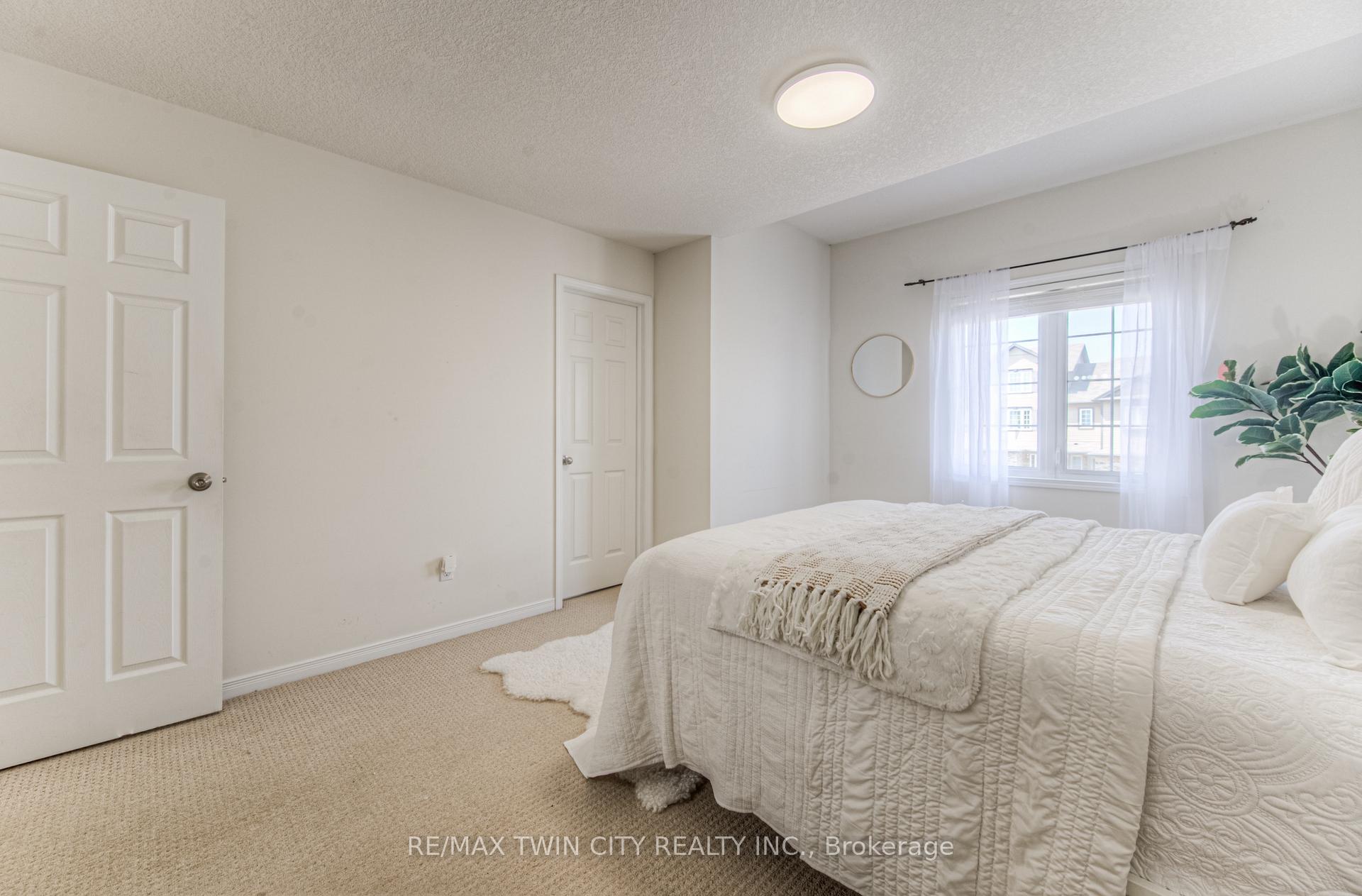 Photo 22 of 1332 Countrystone Drive, Kitchener, Highland West — HOMEH
