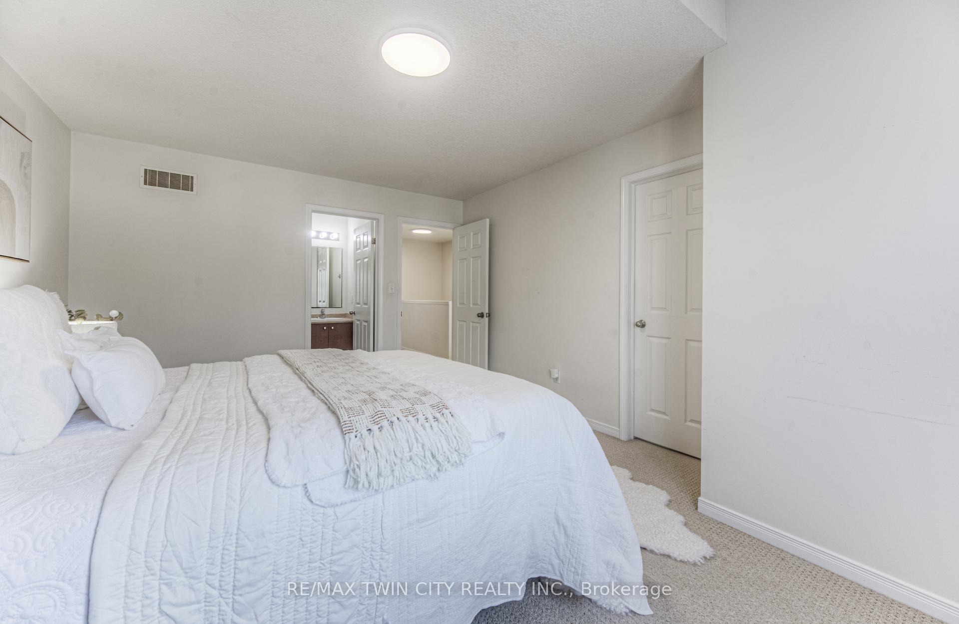 Photo 23 of 1332 Countrystone Drive, Kitchener, Highland West — HOMEH