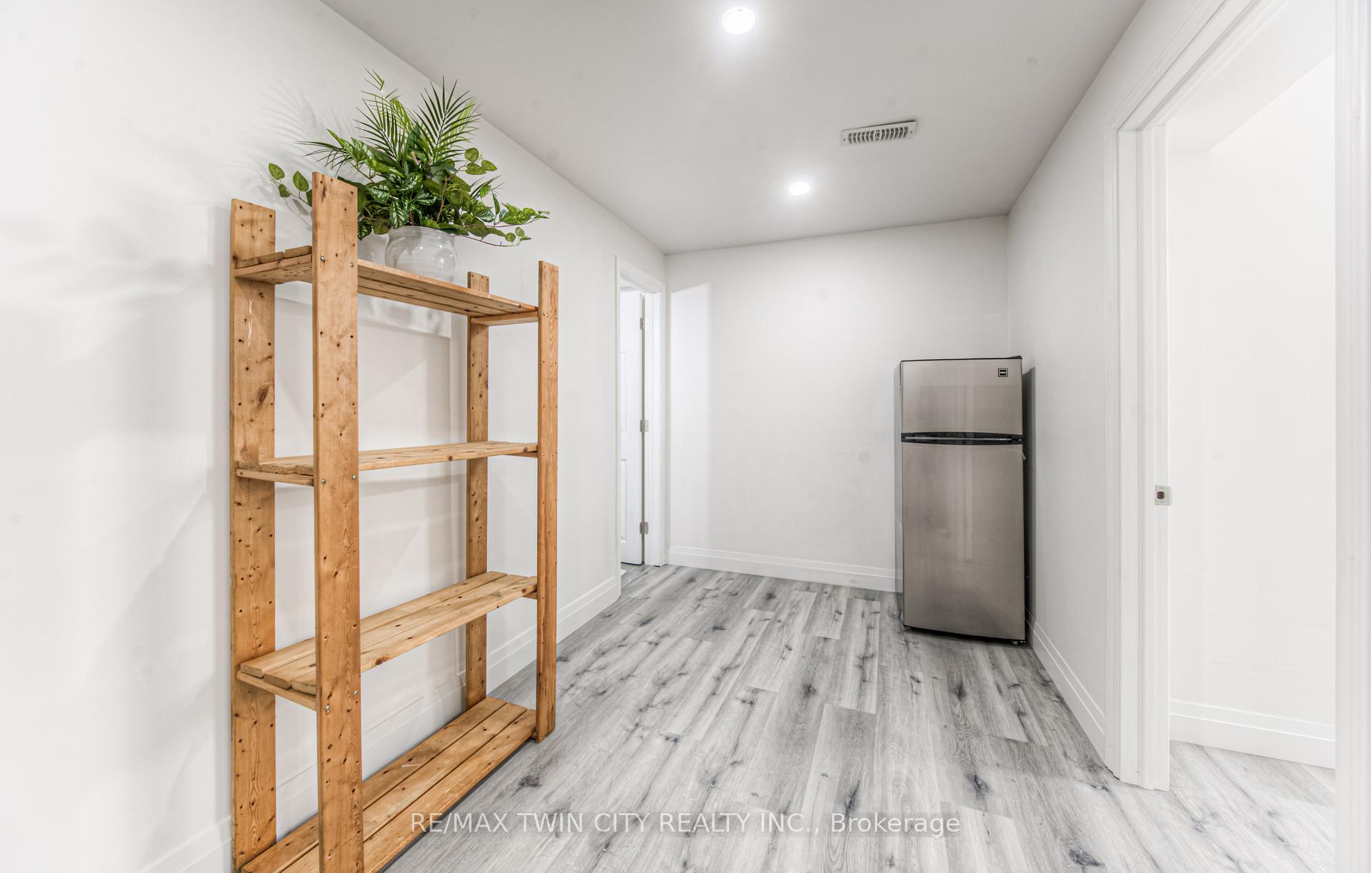 Photo 25 of 1332 Countrystone Drive, Kitchener, Highland West — HOMEH