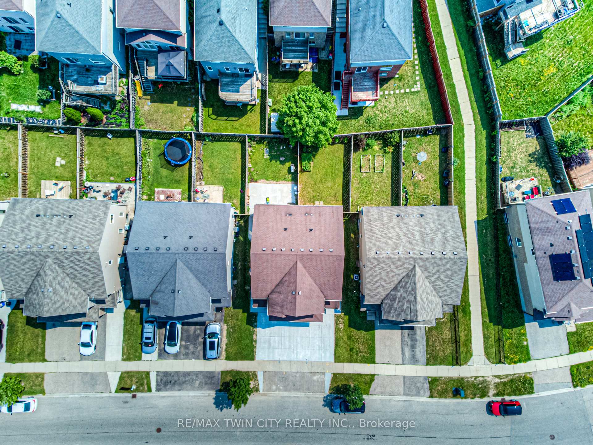 Photo 37 of 1332 Countrystone Drive, Kitchener, Highland West — HOMEH